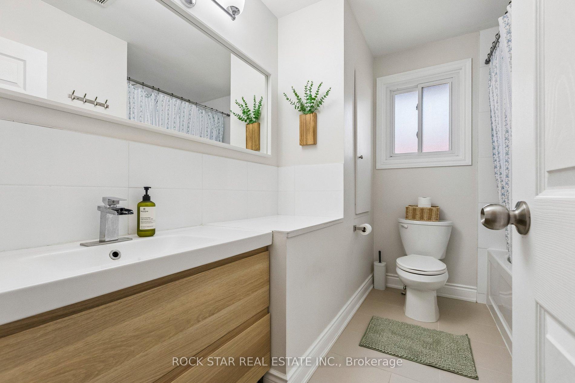 Photo 21 of 130 Hudson Crescent, Kitchener, Heritage Park - Kitchener — HOMEH