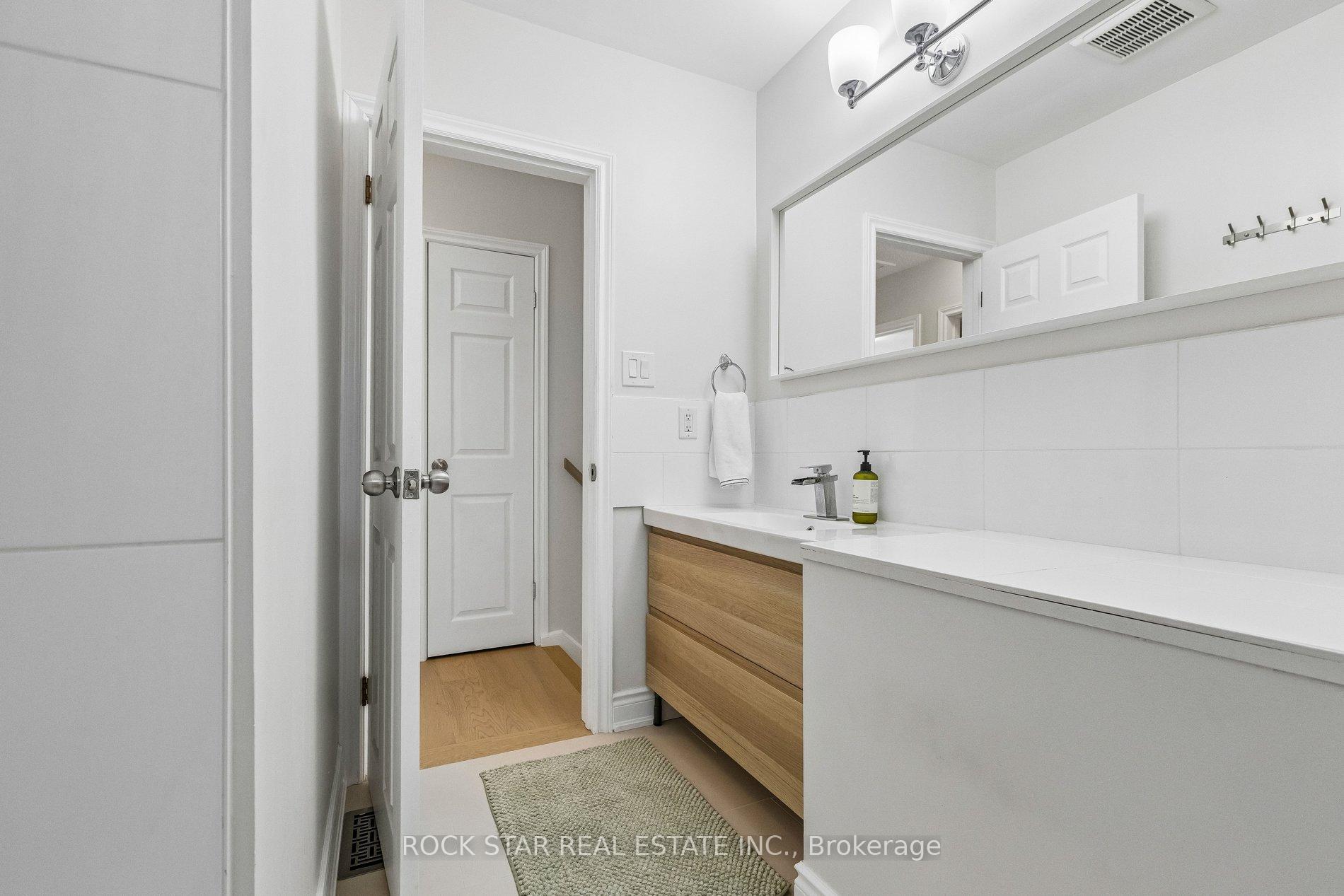 Photo 22 of 130 Hudson Crescent, Kitchener, Heritage Park - Kitchener — HOMEH
