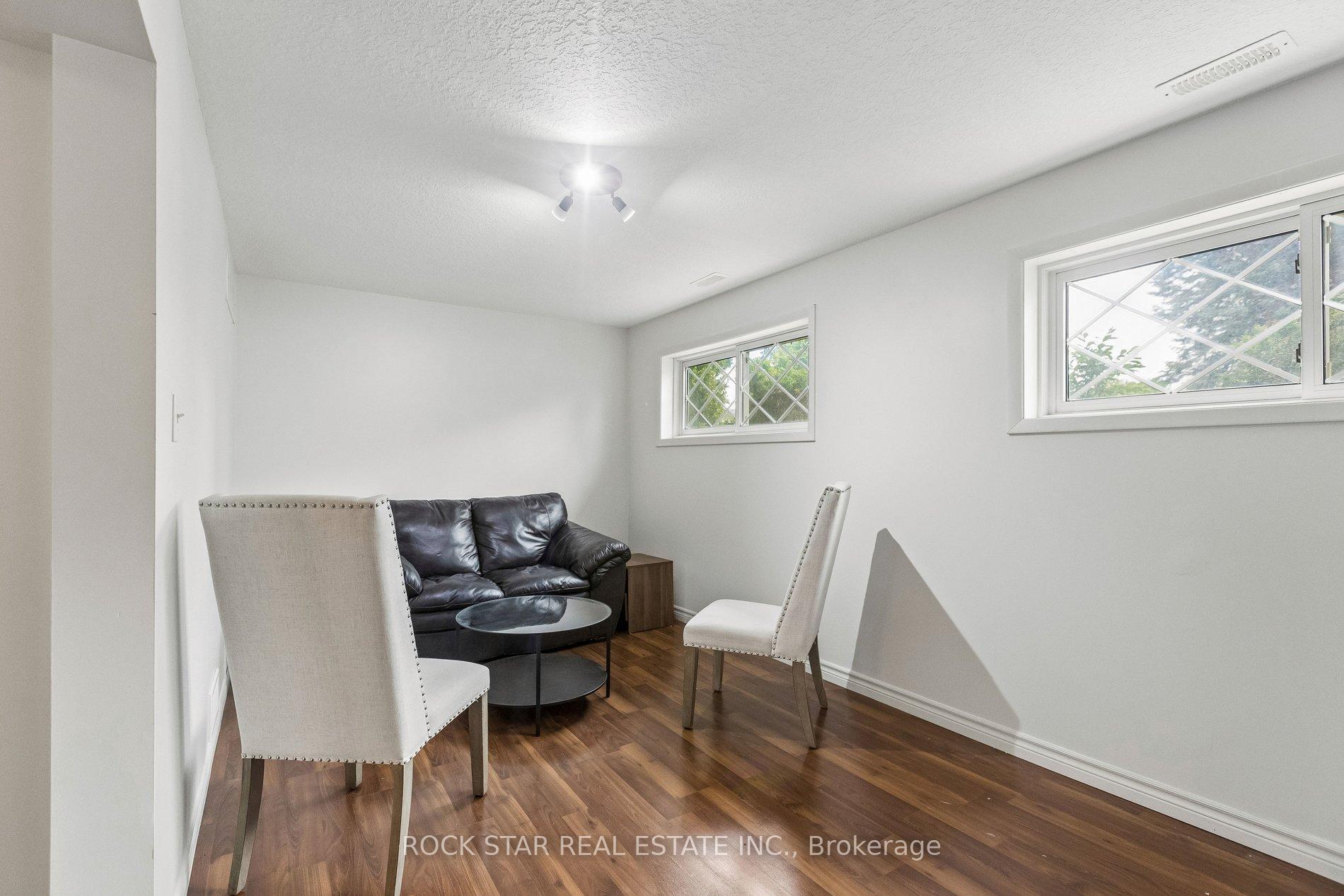 Photo 25 of 130 Hudson Crescent, Kitchener, Heritage Park - Kitchener — HOMEH