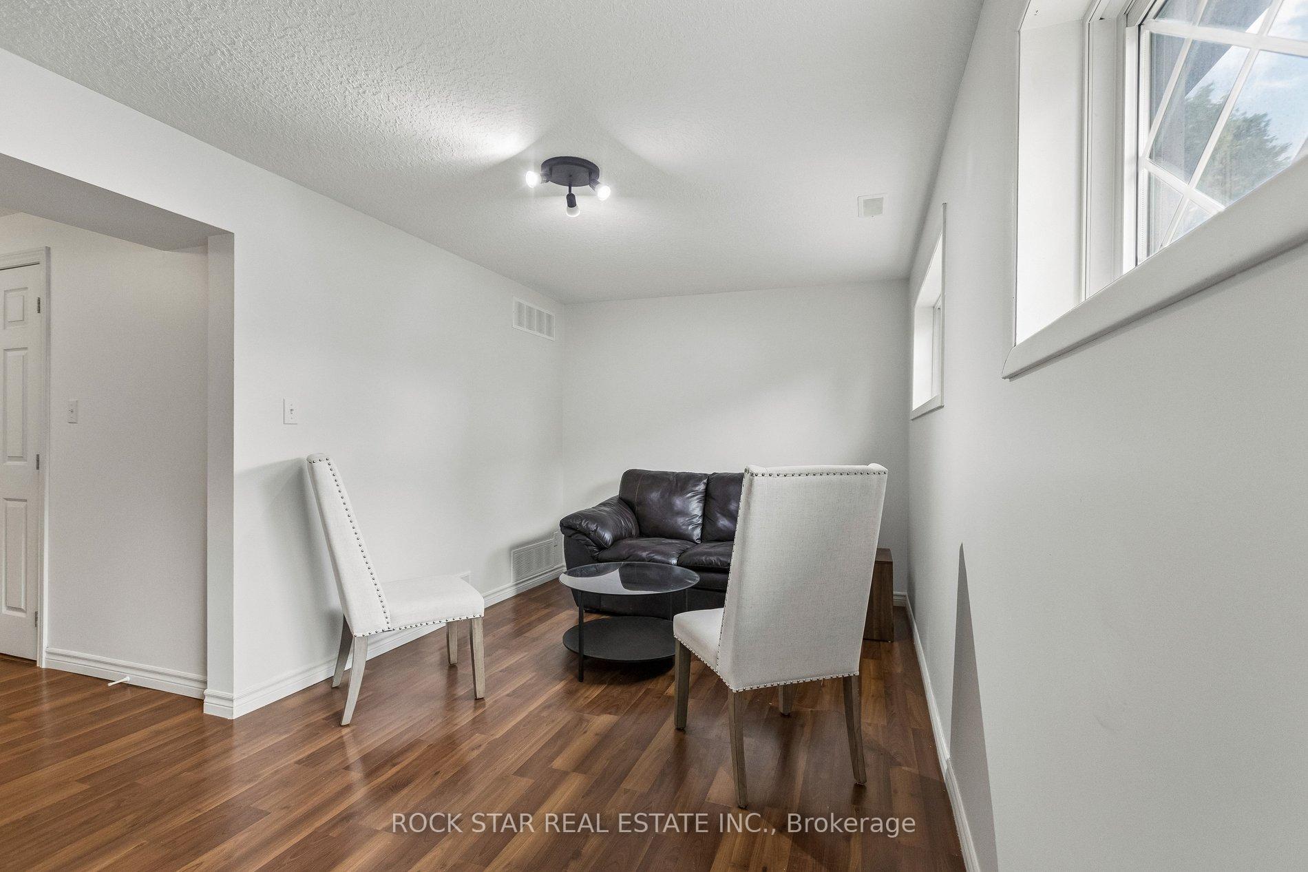 Photo 26 of 130 Hudson Crescent, Kitchener, Heritage Park - Kitchener — HOMEH