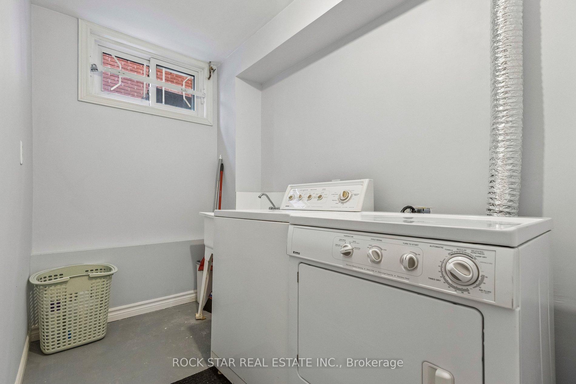 Photo 31 of 130 Hudson Crescent, Kitchener, Heritage Park - Kitchener — HOMEH