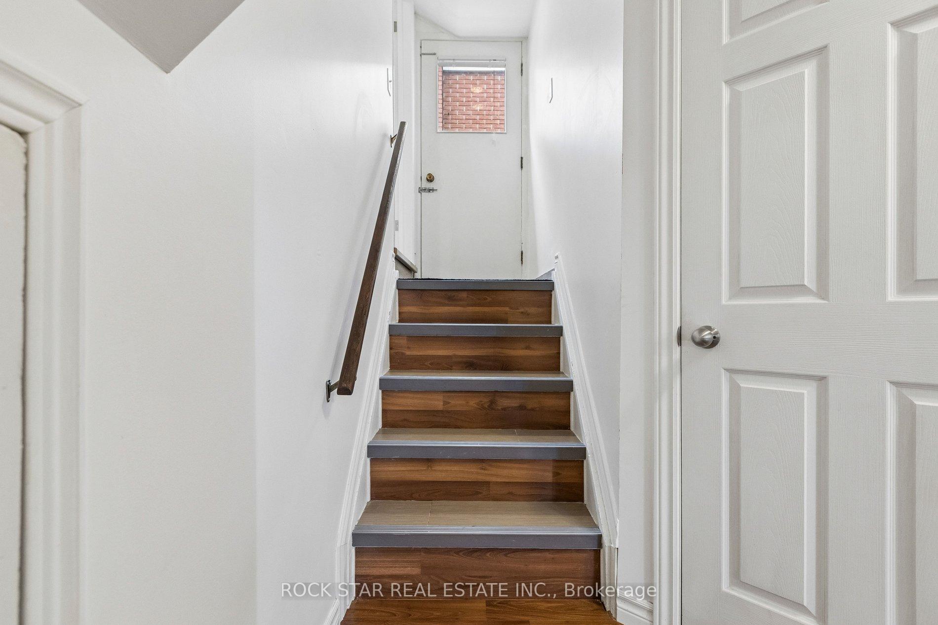 Photo 32 of 130 Hudson Crescent, Kitchener, Heritage Park - Kitchener — HOMEH