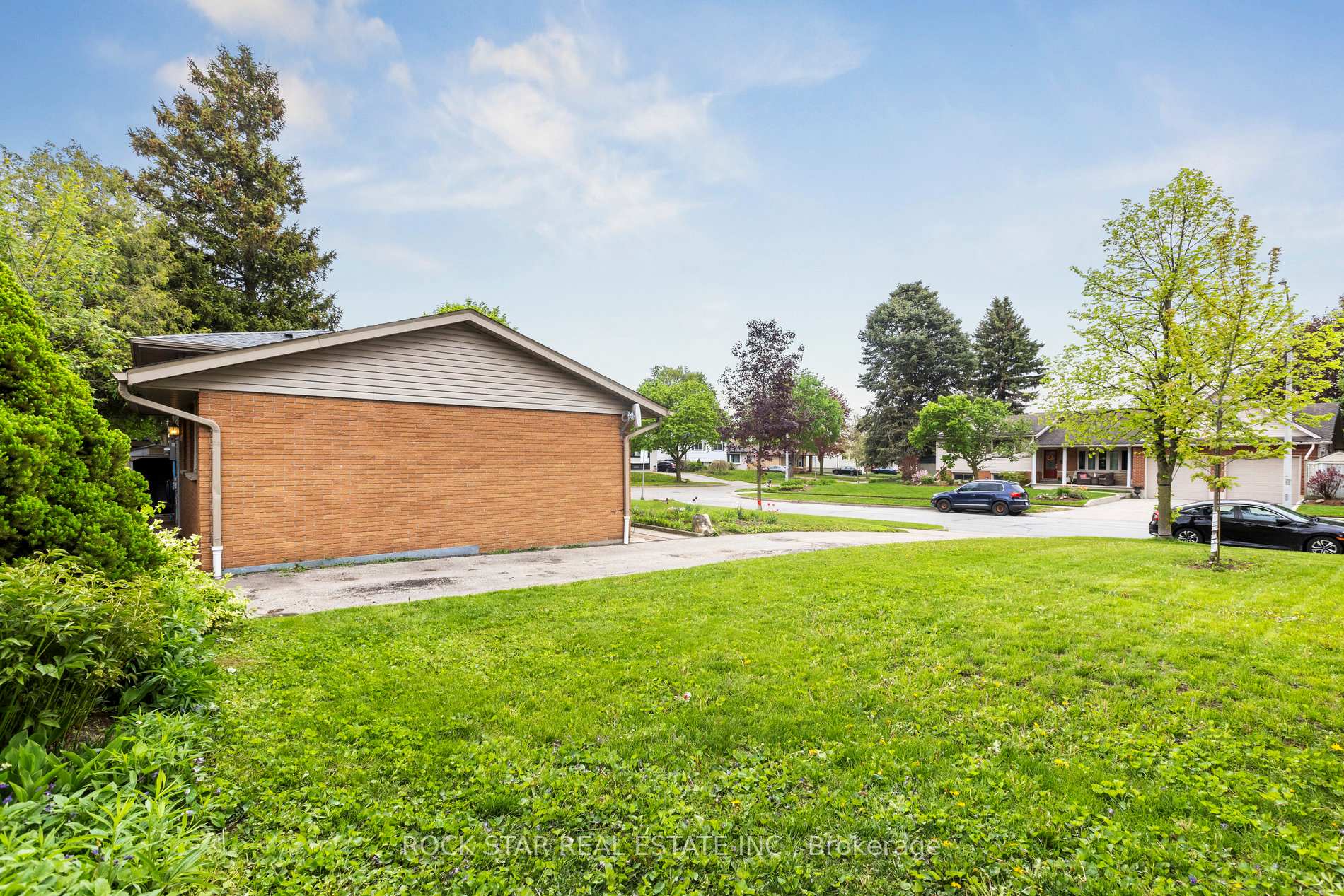 Photo 34 of 130 Hudson Crescent, Kitchener, Heritage Park - Kitchener — HOMEH