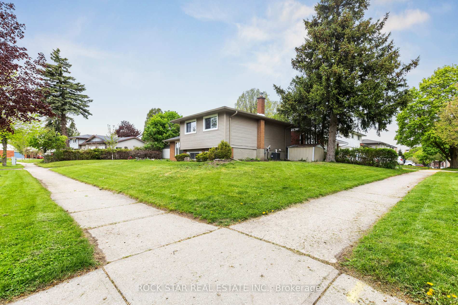 Photo 35 of 130 Hudson Crescent, Kitchener, Heritage Park - Kitchener — HOMEH