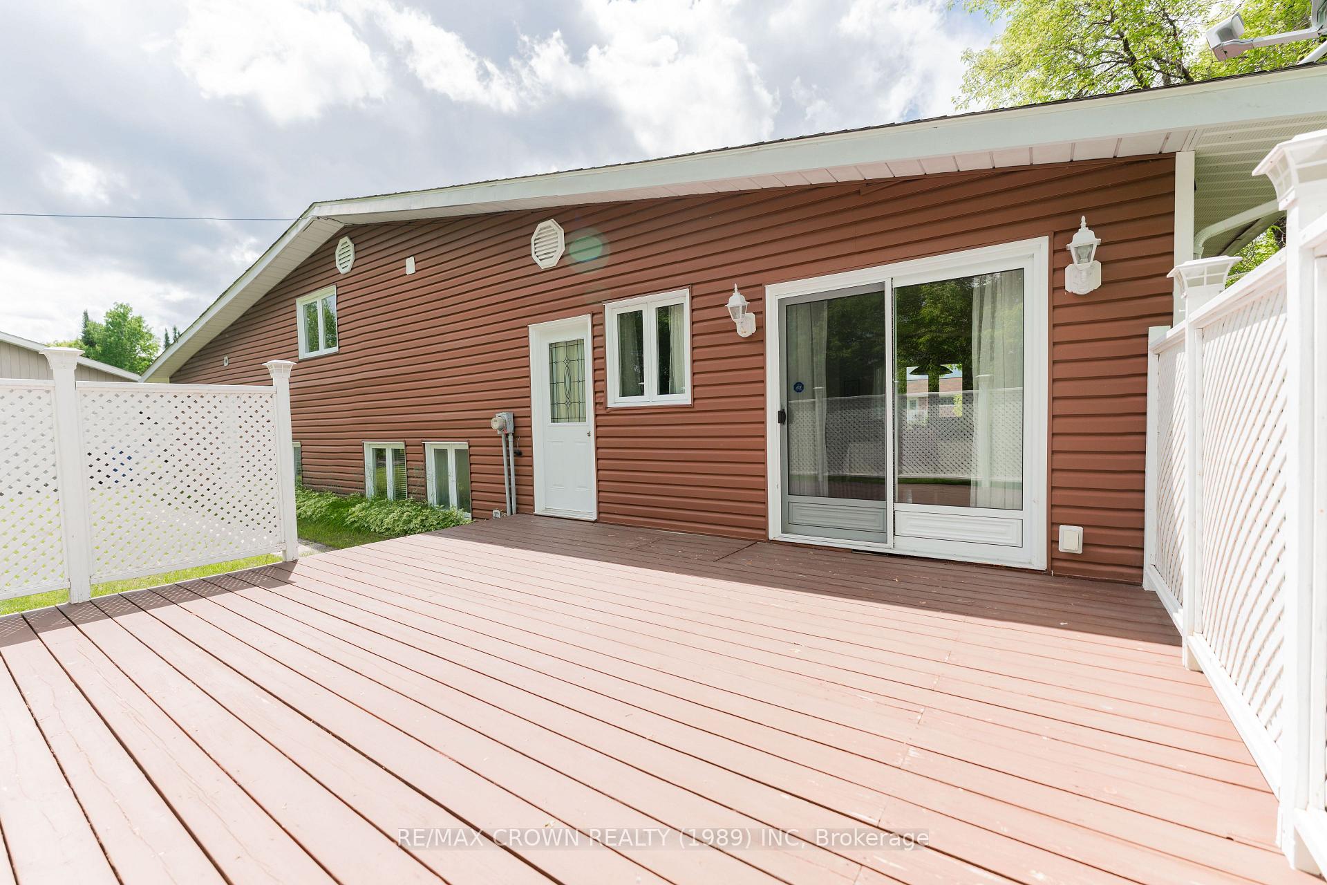 Photo 48 of 11 Kent Place, Kapuskasing — HOMEH