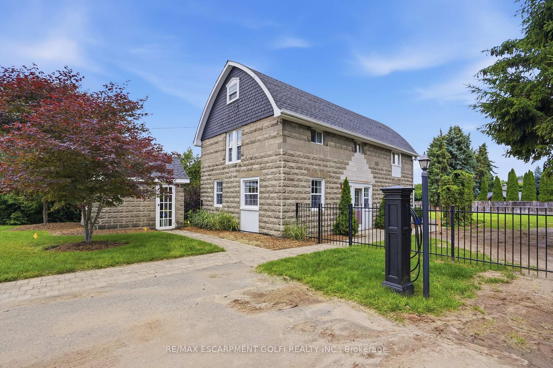 Photo 2 of Unit C, 292 Main Street, Grimsby, Grimsby West — HOMEH