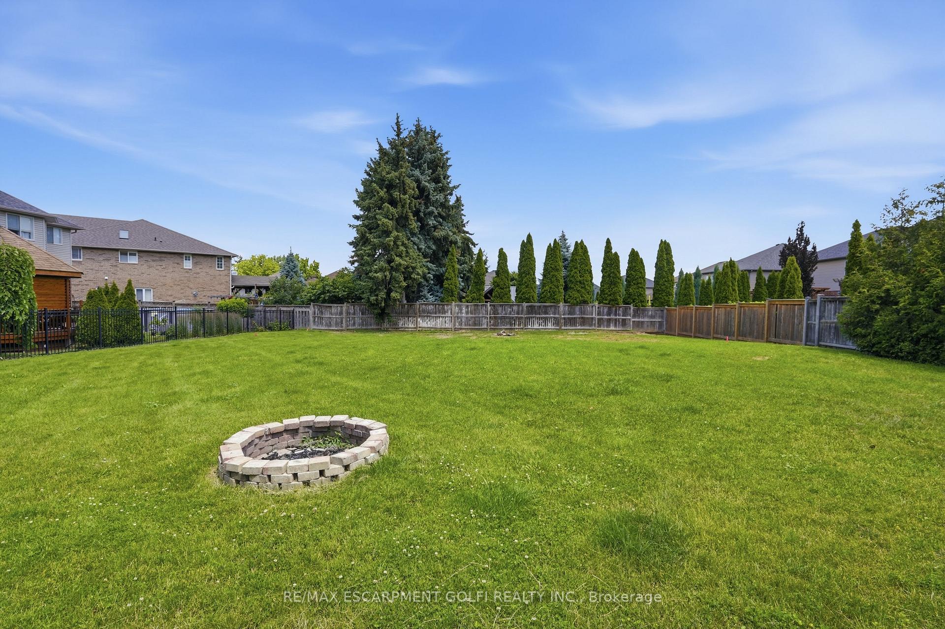 Photo 6 of Unit C, 292 Main Street, Grimsby, Grimsby West — HOMEH