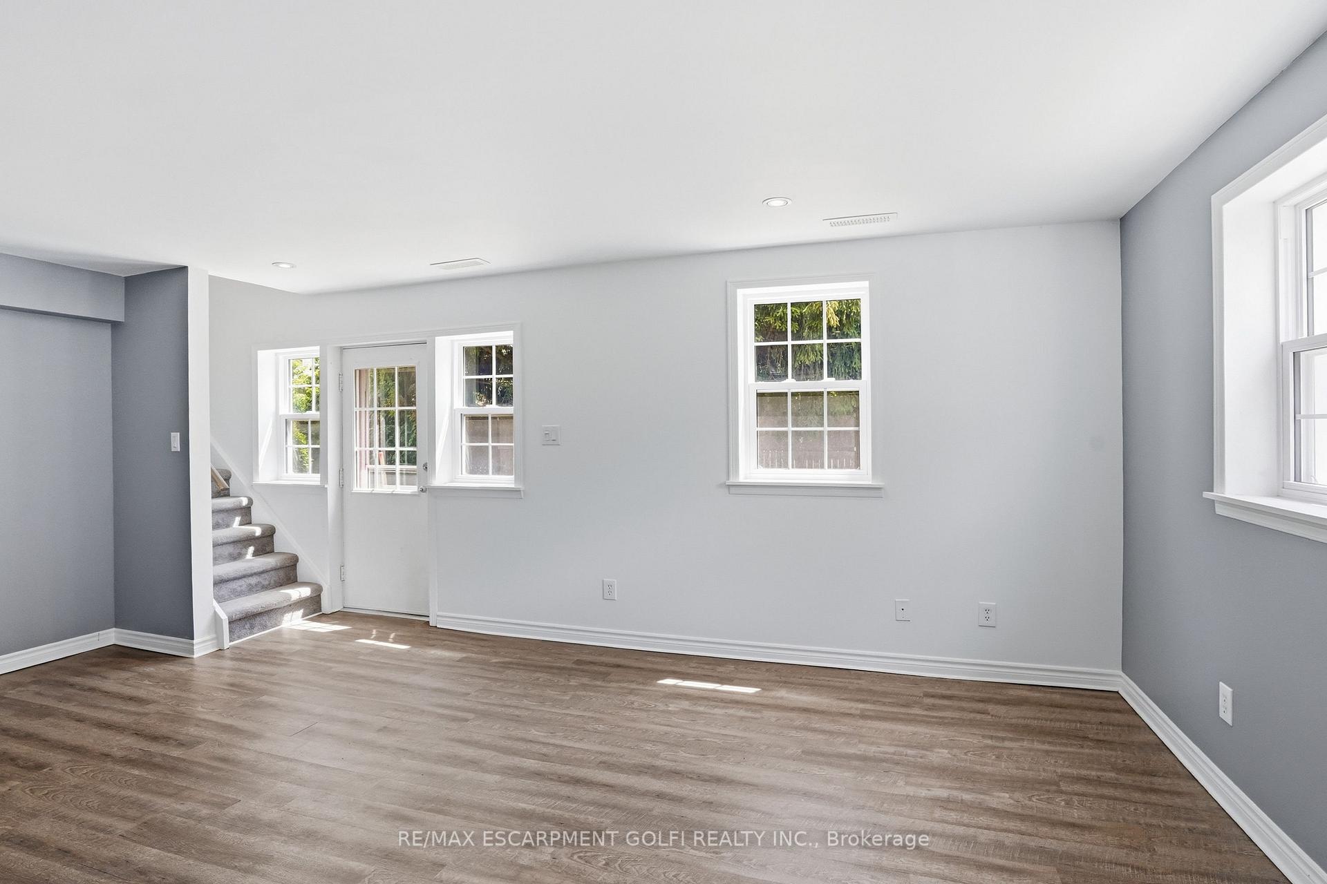 Photo 8 of Unit C, 292 Main Street, Grimsby, Grimsby West — HOMEH