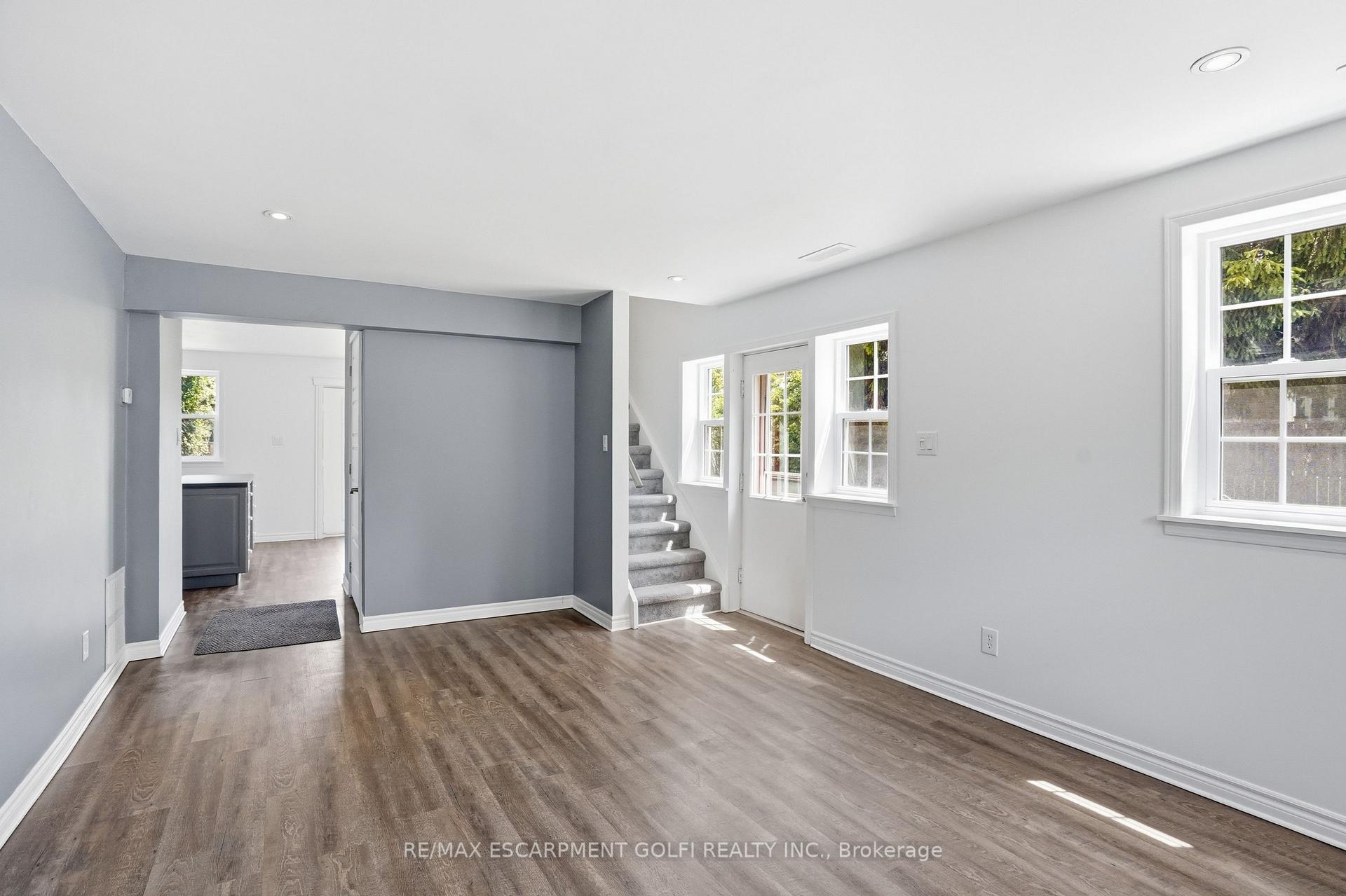 Photo 9 of Unit C, 292 Main Street, Grimsby, Grimsby West — HOMEH