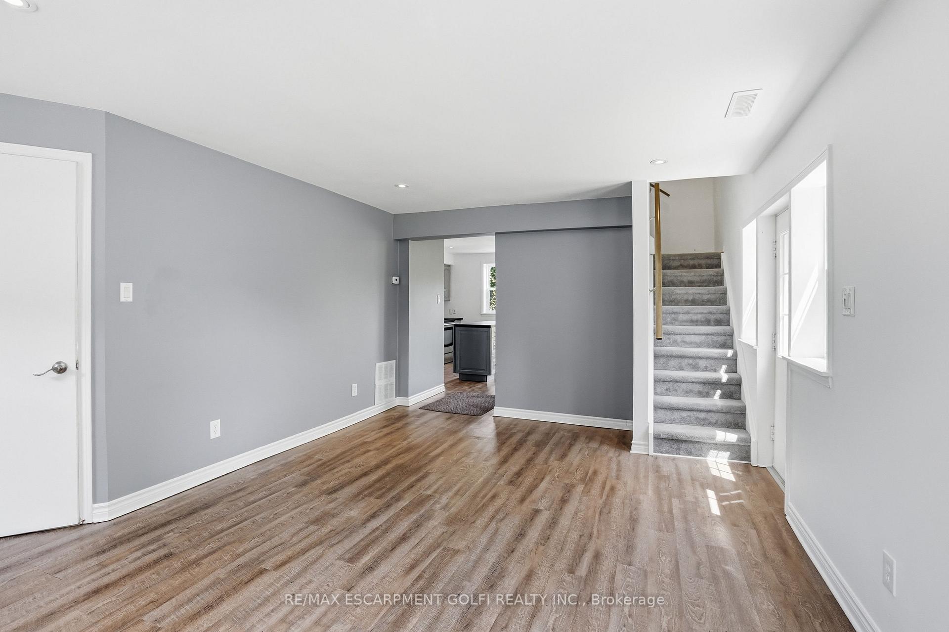 Photo 10 of Unit C, 292 Main Street, Grimsby, Grimsby West — HOMEH