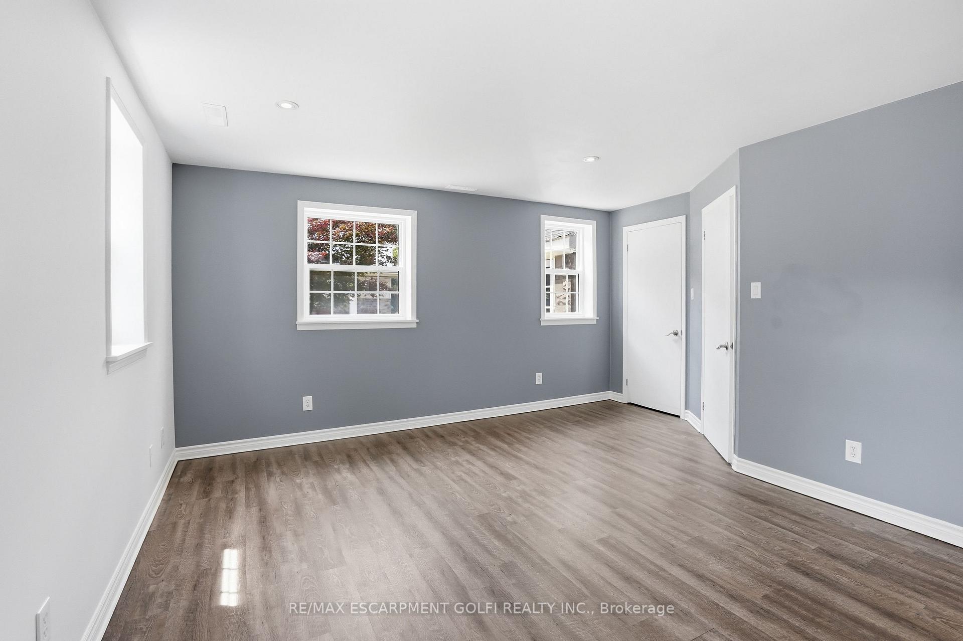 Photo 11 of Unit C, 292 Main Street, Grimsby, Grimsby West — HOMEH