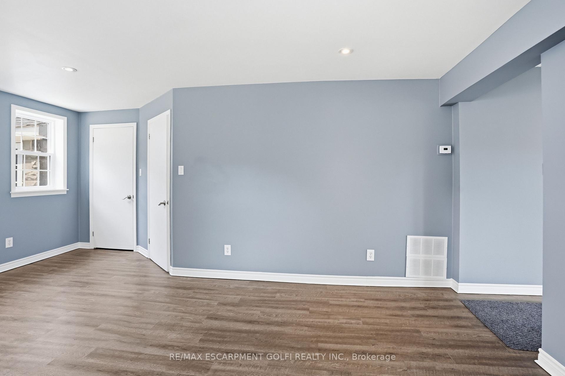 Photo 12 of Unit C, 292 Main Street, Grimsby, Grimsby West — HOMEH