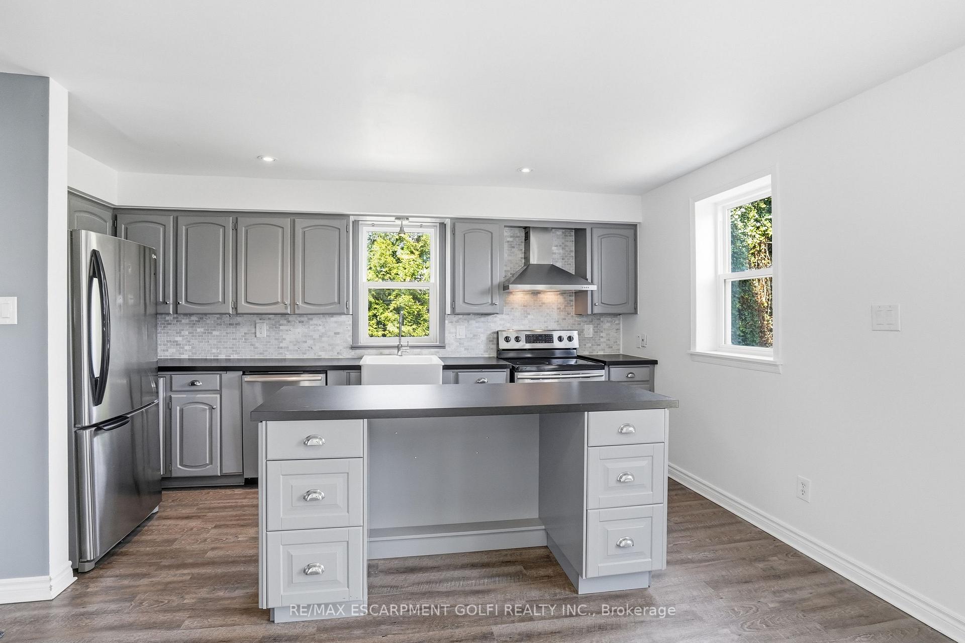Photo 14 of Unit C, 292 Main Street, Grimsby, Grimsby West — HOMEH