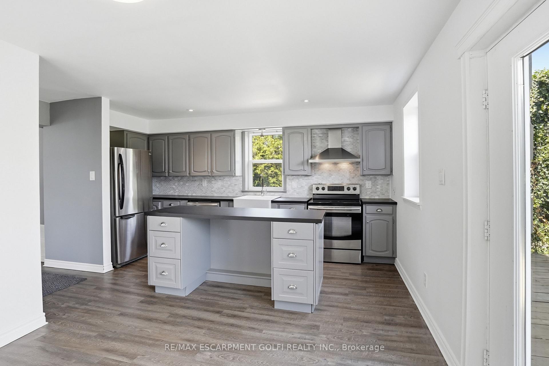 Photo 15 of Unit C, 292 Main Street, Grimsby, Grimsby West — HOMEH
