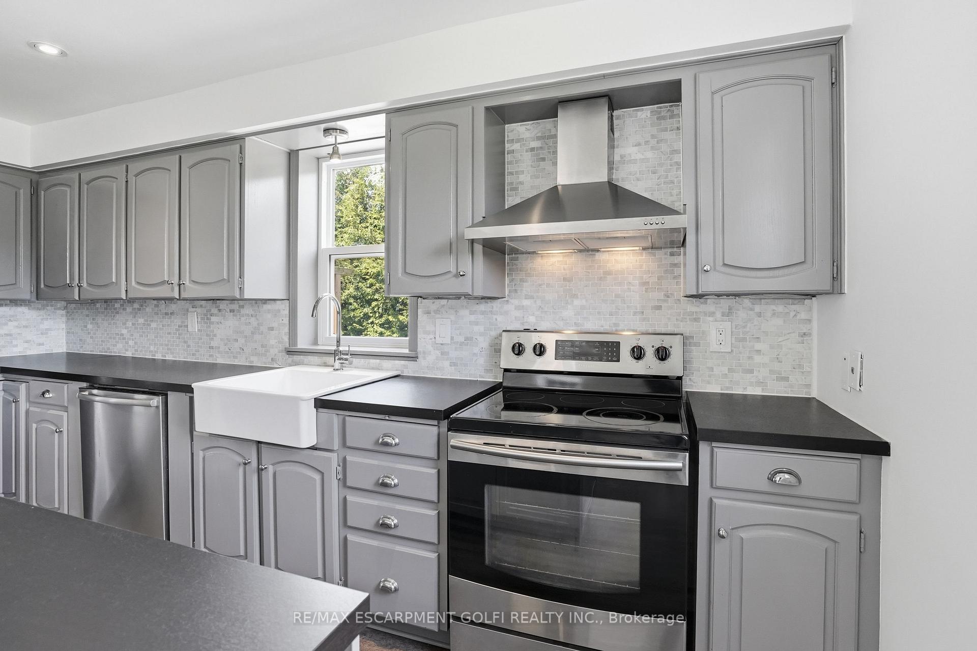 Photo 17 of Unit C, 292 Main Street, Grimsby, Grimsby West — HOMEH
