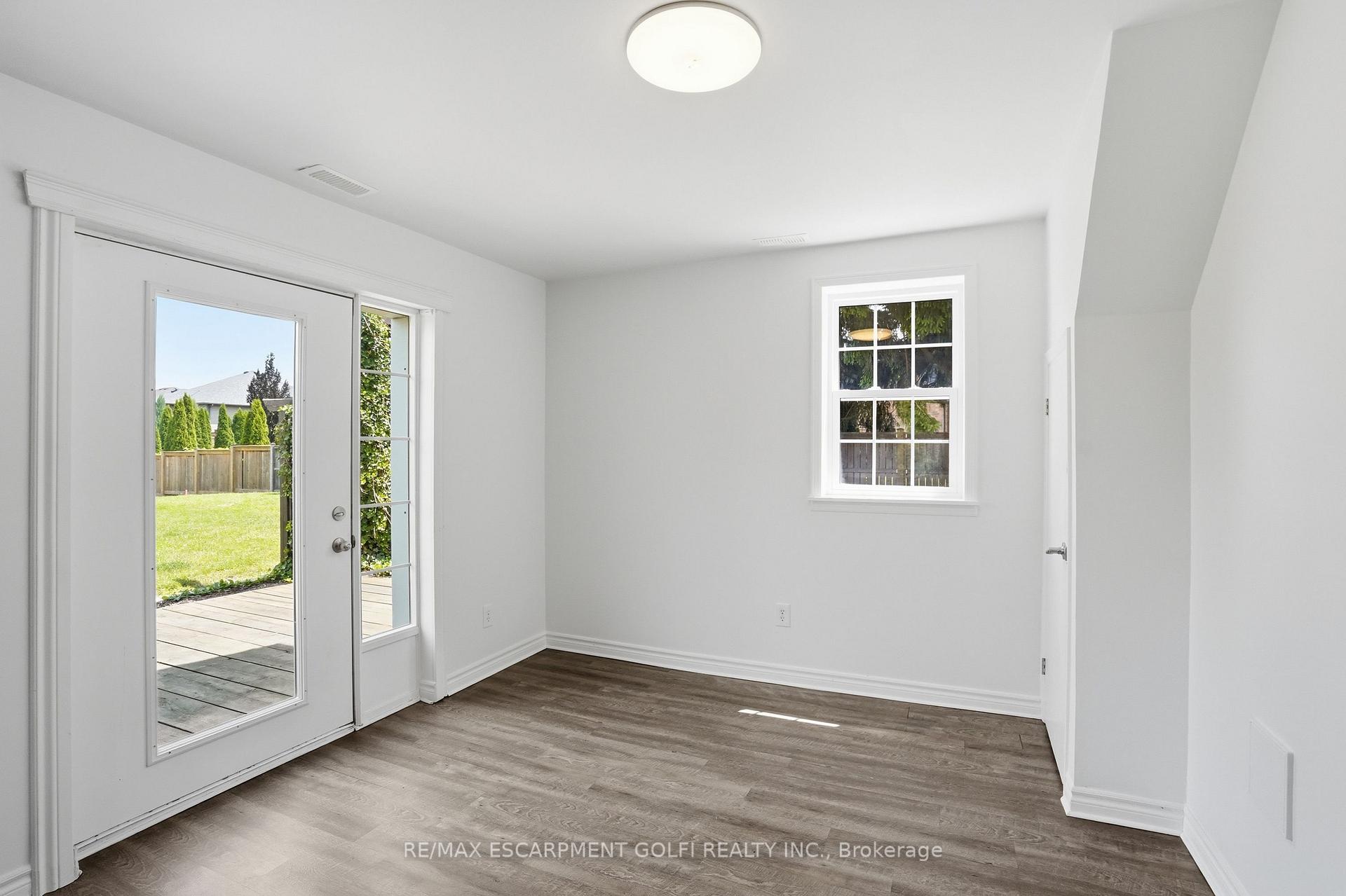 Photo 20 of Unit C, 292 Main Street, Grimsby, Grimsby West — HOMEH