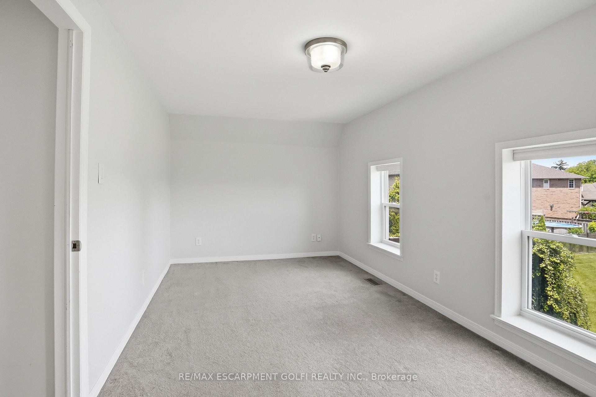 Photo 21 of Unit C, 292 Main Street, Grimsby, Grimsby West — HOMEH