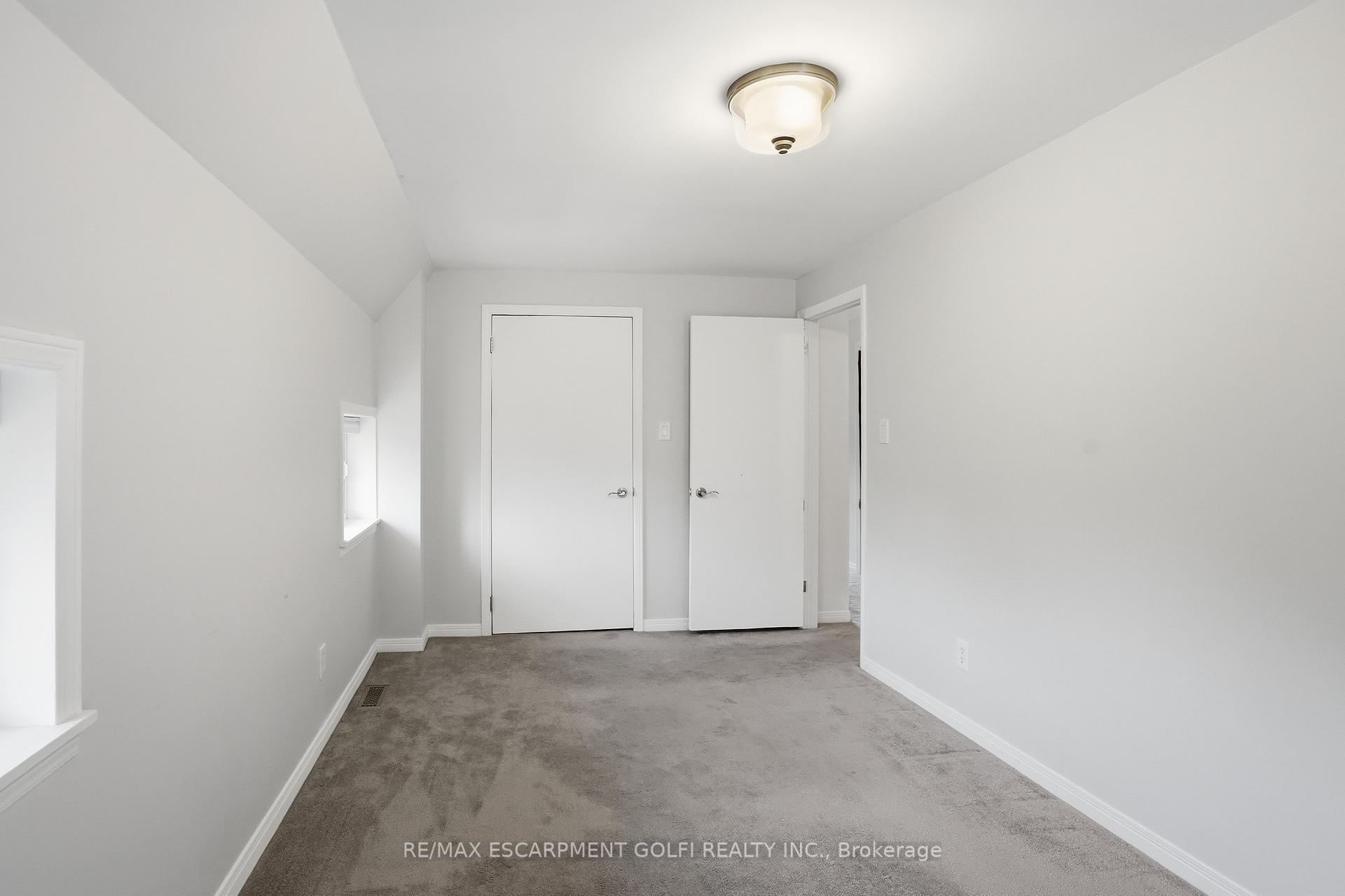 Photo 23 of Unit C, 292 Main Street, Grimsby, Grimsby West — HOMEH