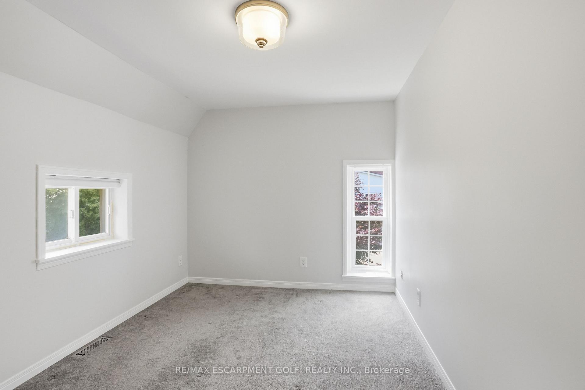 Photo 24 of Unit C, 292 Main Street, Grimsby, Grimsby West — HOMEH