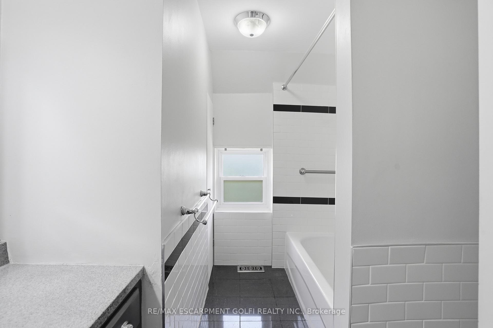 Photo 27 of Unit C, 292 Main Street, Grimsby, Grimsby West — HOMEH