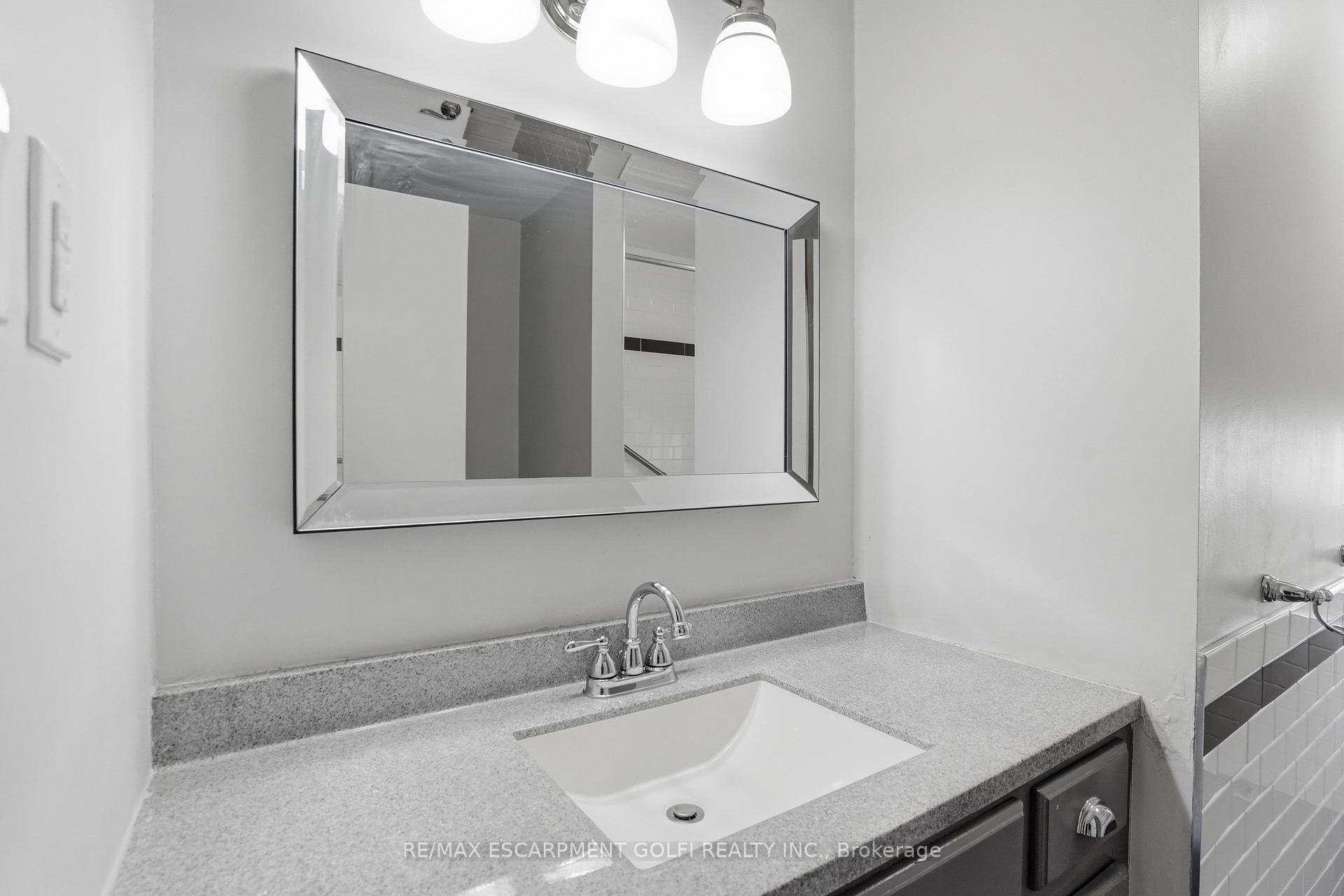 Photo 28 of Unit C, 292 Main Street, Grimsby, Grimsby West — HOMEH