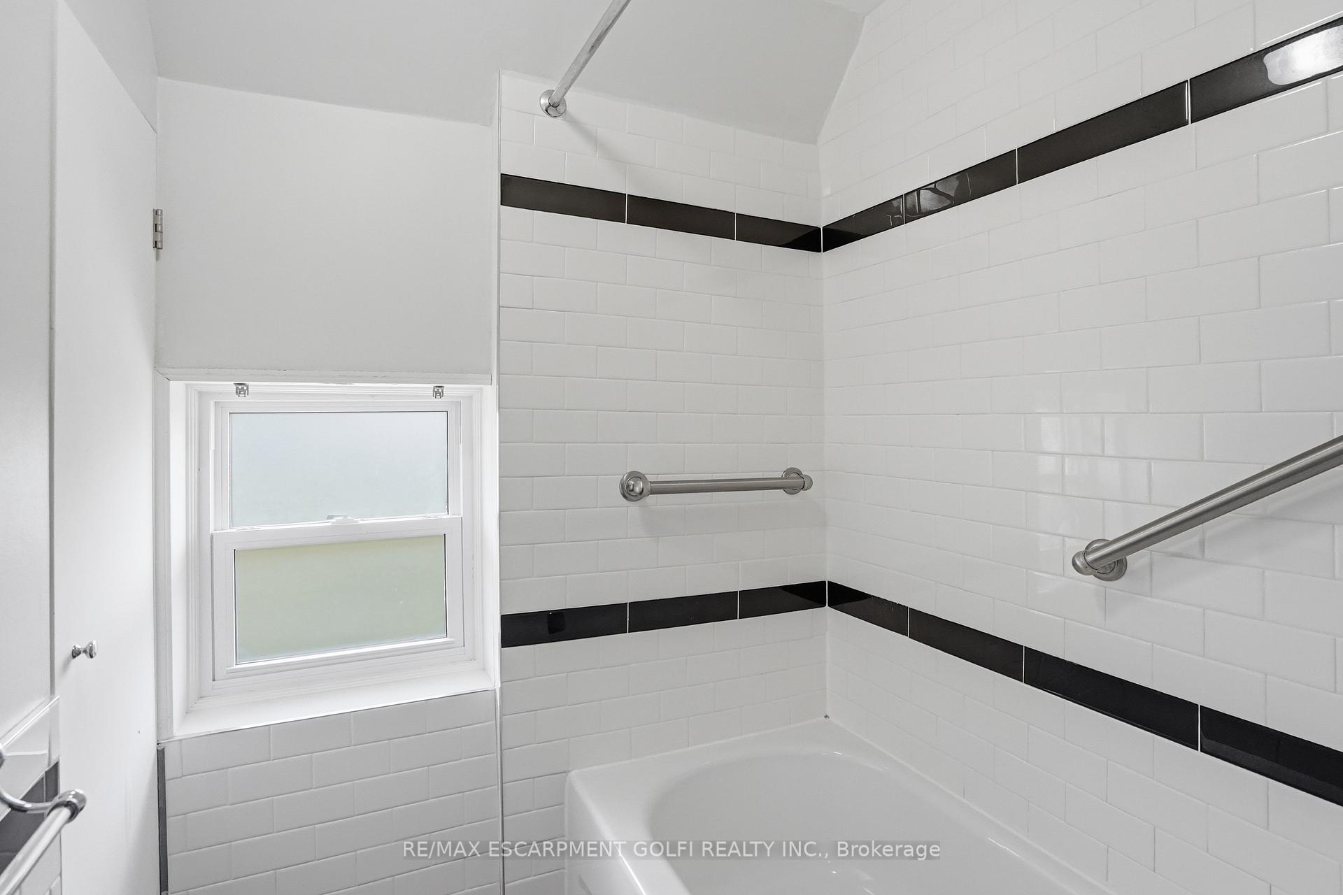 Photo 29 of Unit C, 292 Main Street, Grimsby, Grimsby West — HOMEH