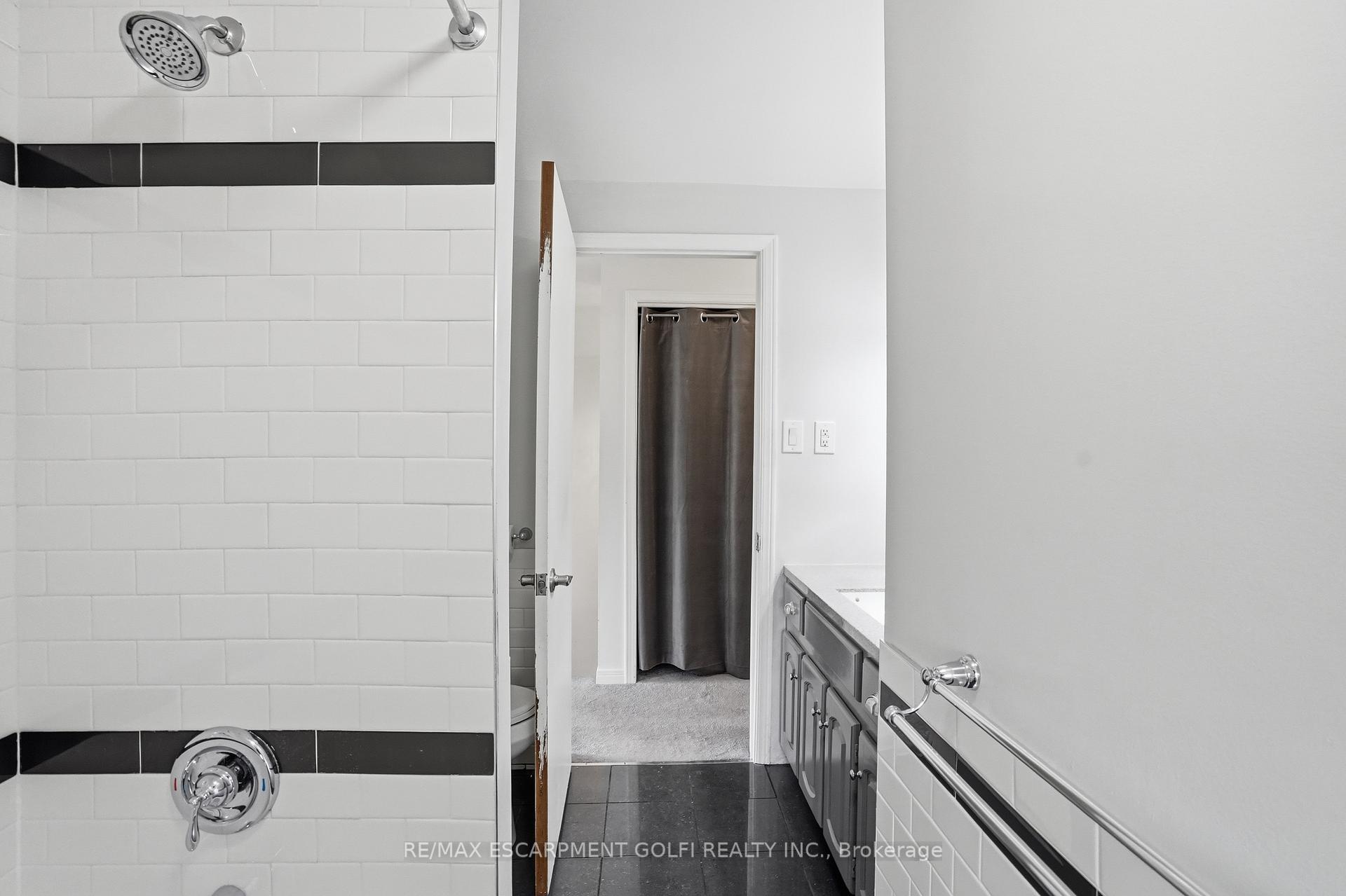Photo 30 of Unit C, 292 Main Street, Grimsby, Grimsby West — HOMEH