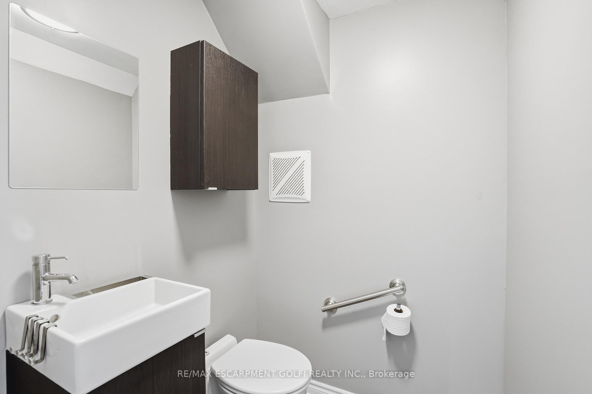 Photo 31 of Unit C, 292 Main Street, Grimsby, Grimsby West — HOMEH
