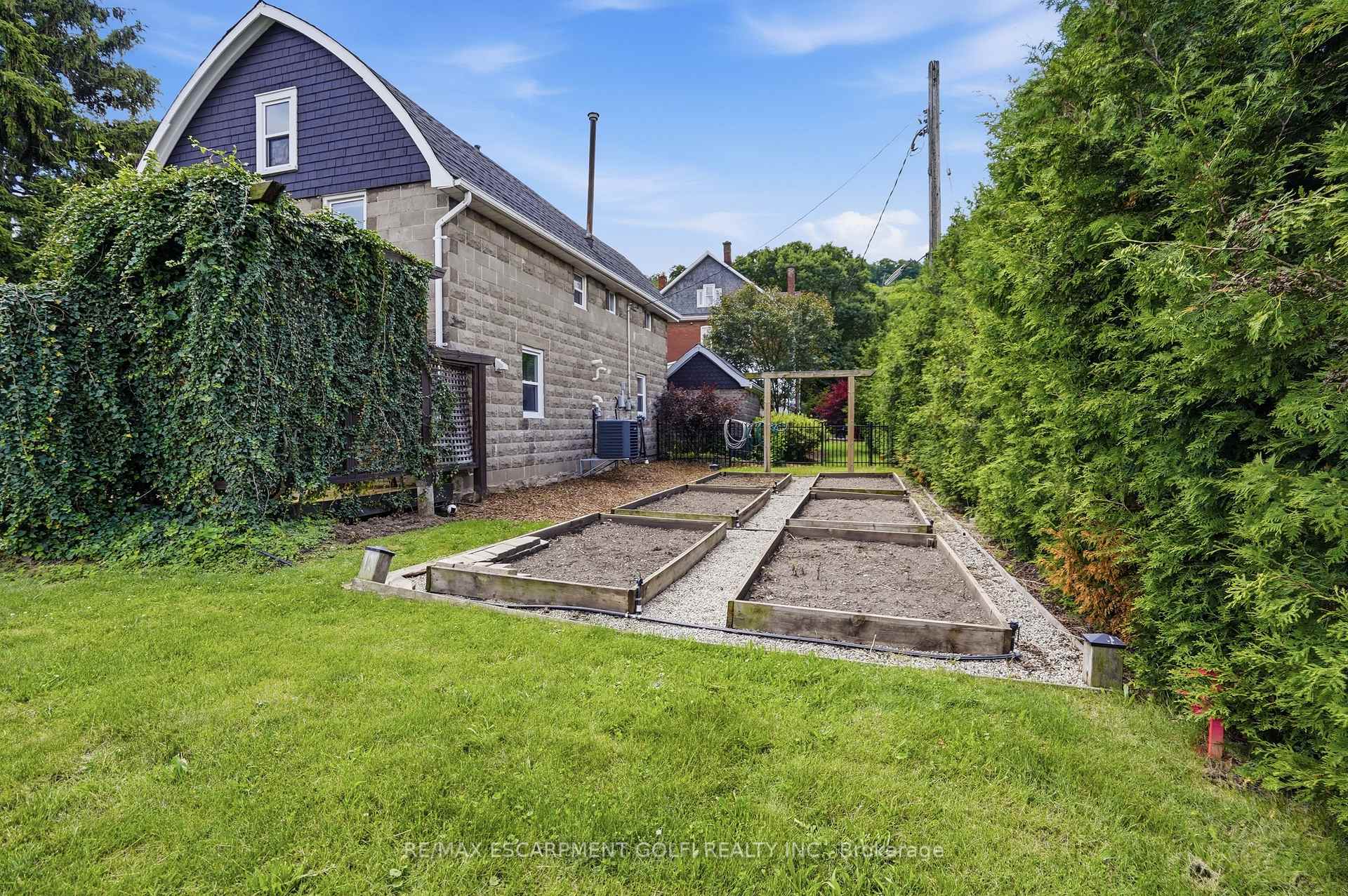 Photo 37 of Unit C, 292 Main Street, Grimsby, Grimsby West — HOMEH