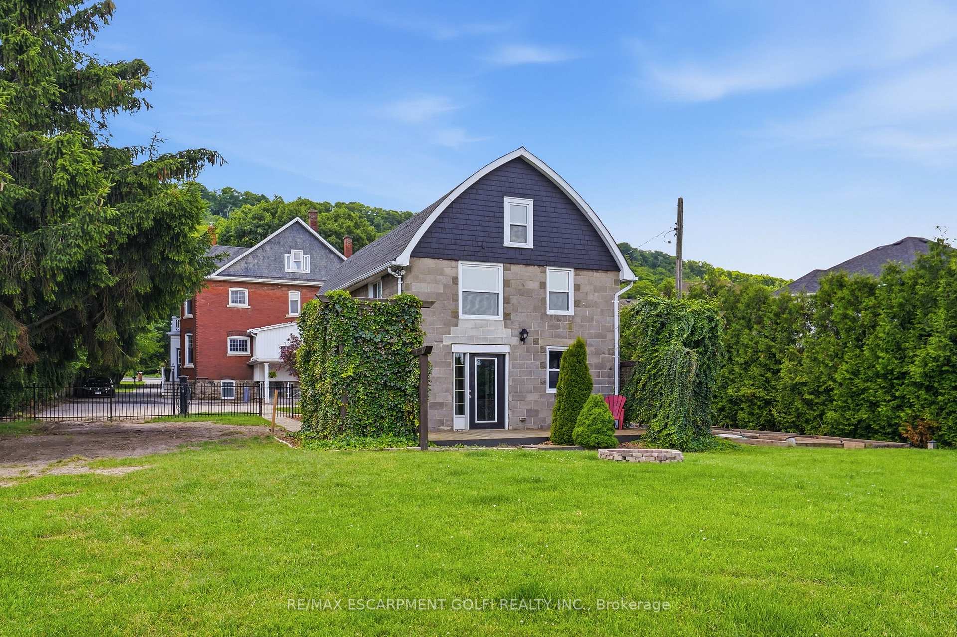 Photo 39 of Unit C, 292 Main Street, Grimsby, Grimsby West — HOMEH