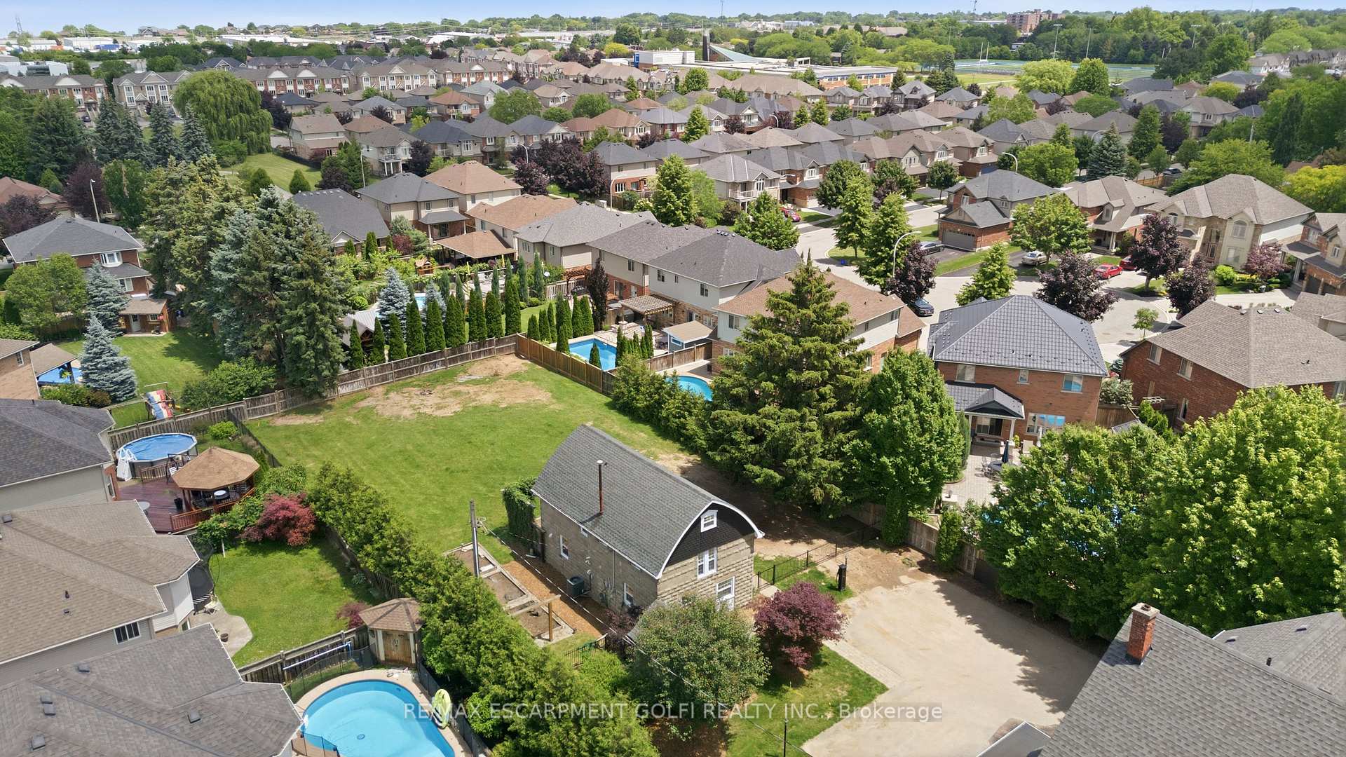 Photo 42 of Unit C, 292 Main Street, Grimsby, Grimsby West — HOMEH