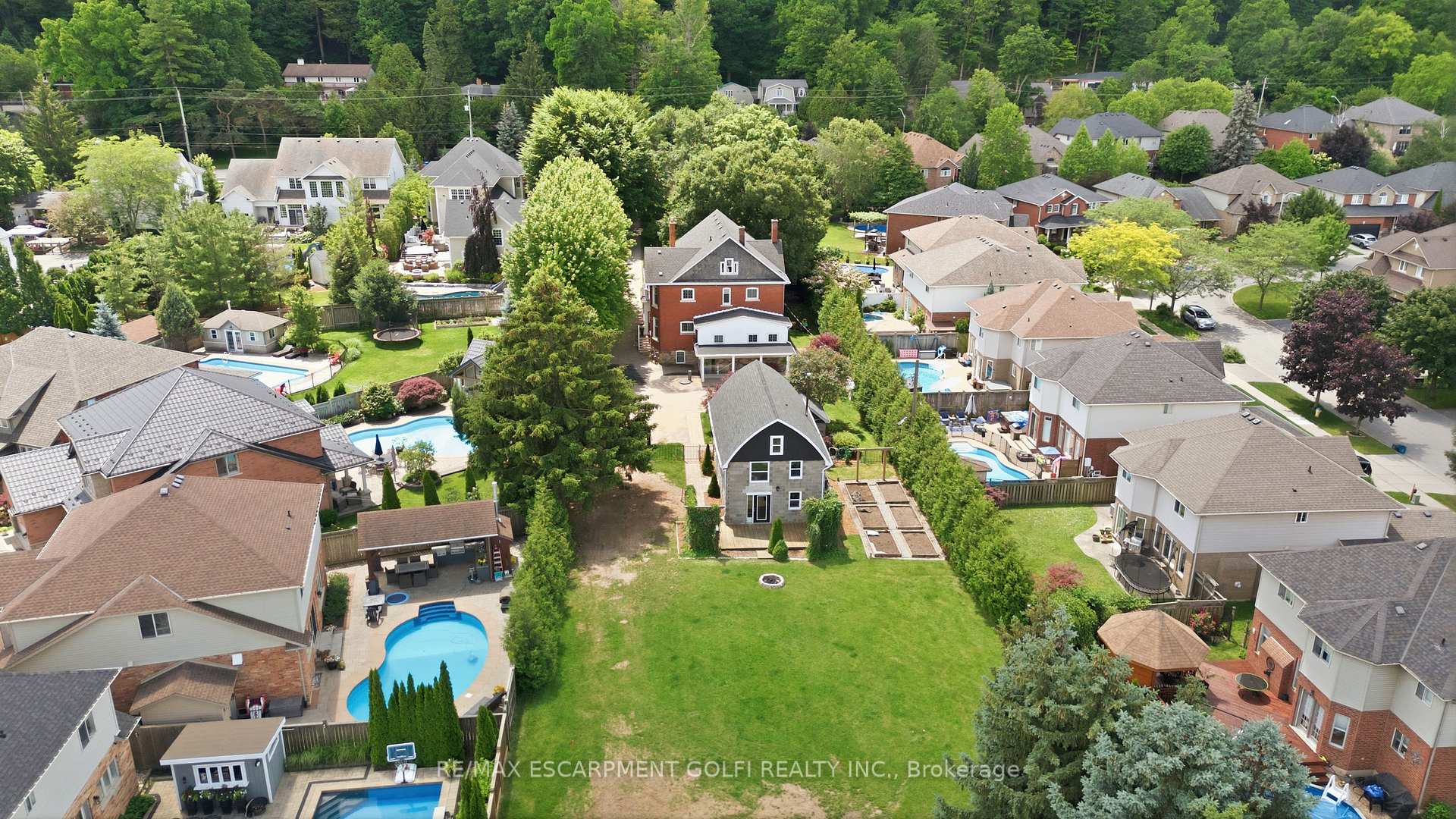 Photo 44 of Unit C, 292 Main Street, Grimsby, Grimsby West — HOMEH