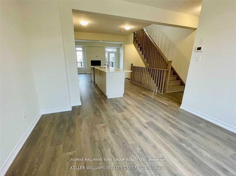 Photo 4 of 586 Murrell Boulevard, East Gwillimbury, Sharon — HOMEH