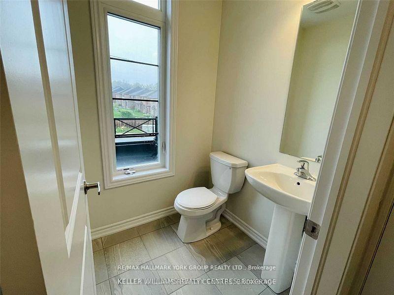 Photo 9 of 586 Murrell Boulevard, East Gwillimbury, Sharon — HOMEH