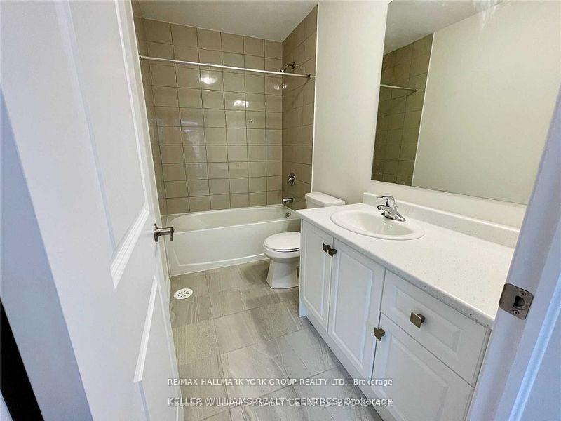 Photo 12 of 586 Murrell Boulevard, East Gwillimbury, Sharon — HOMEH