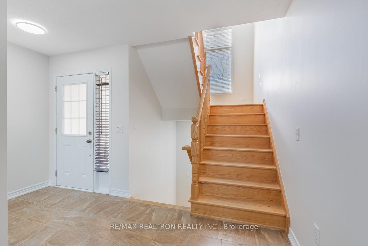 Photo 5 of Unit 10, 800 Westridge Boulevard, Orillia — HOMEH