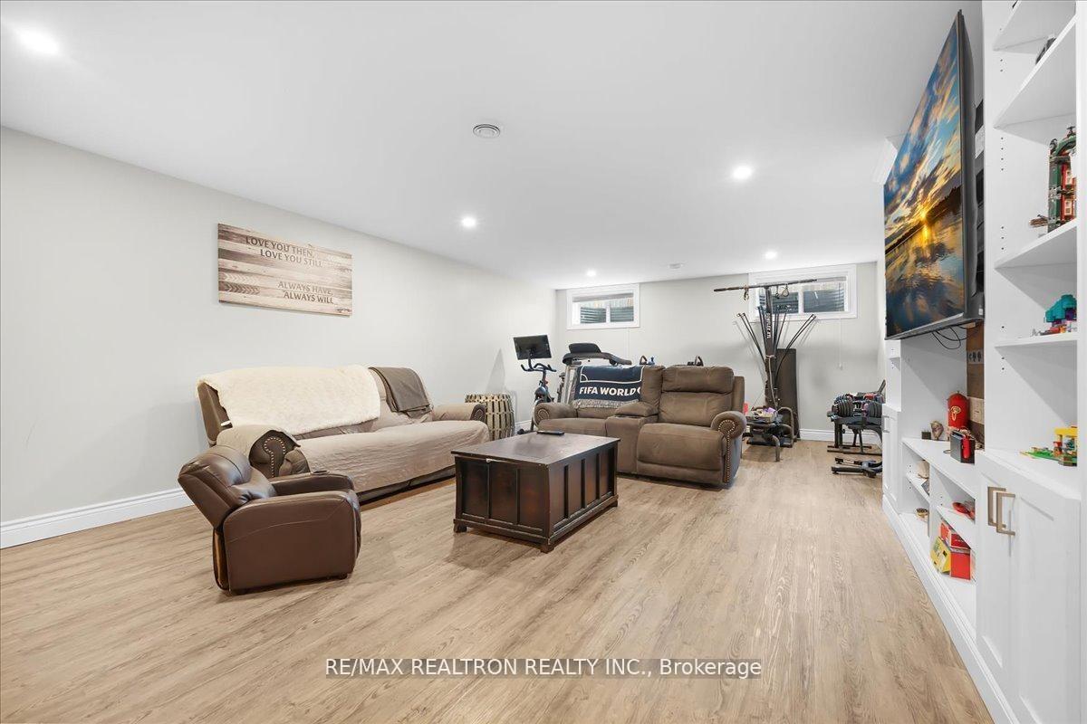Photo 20 of 177 Martin Drive, Middlesex Centre, Ilderton — HOMEH