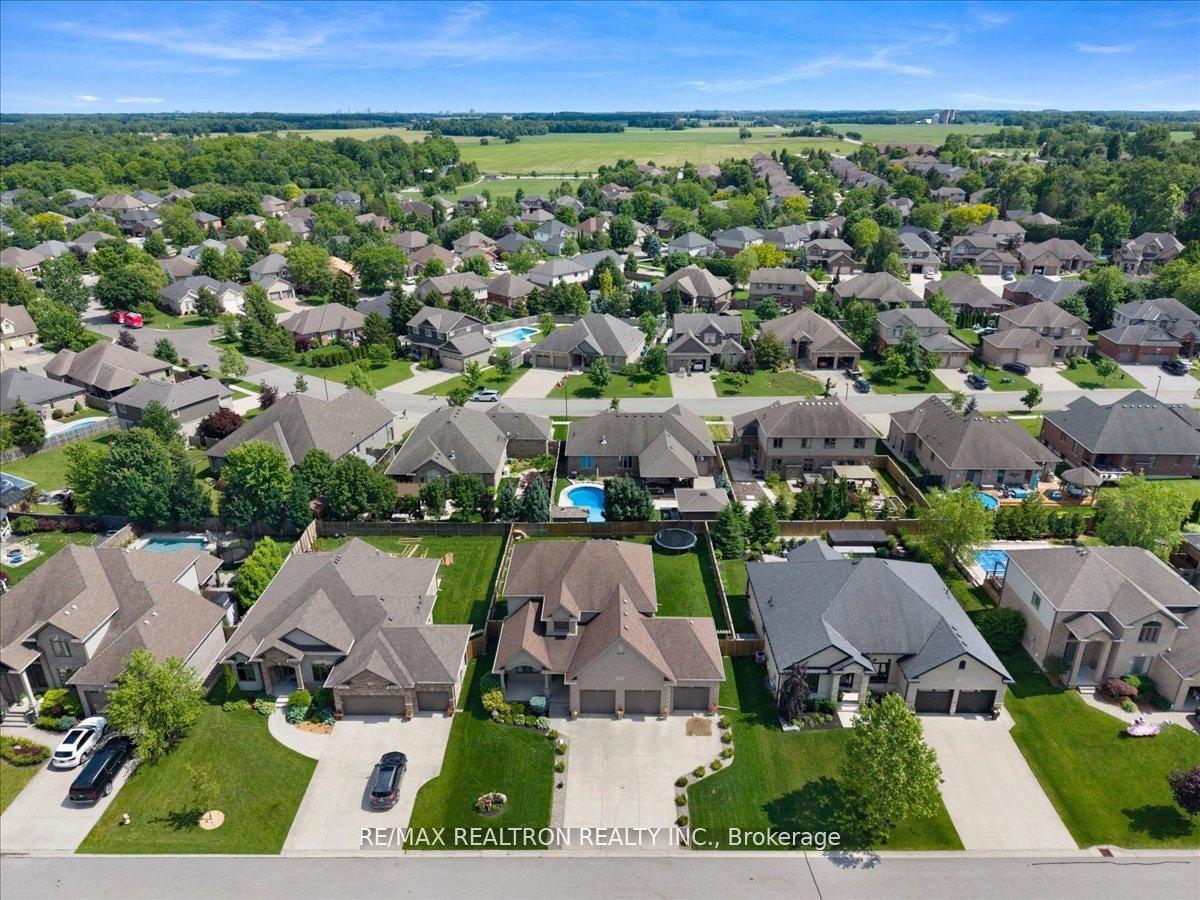 Photo 33 of 177 Martin Drive, Middlesex Centre, Ilderton — HOMEH