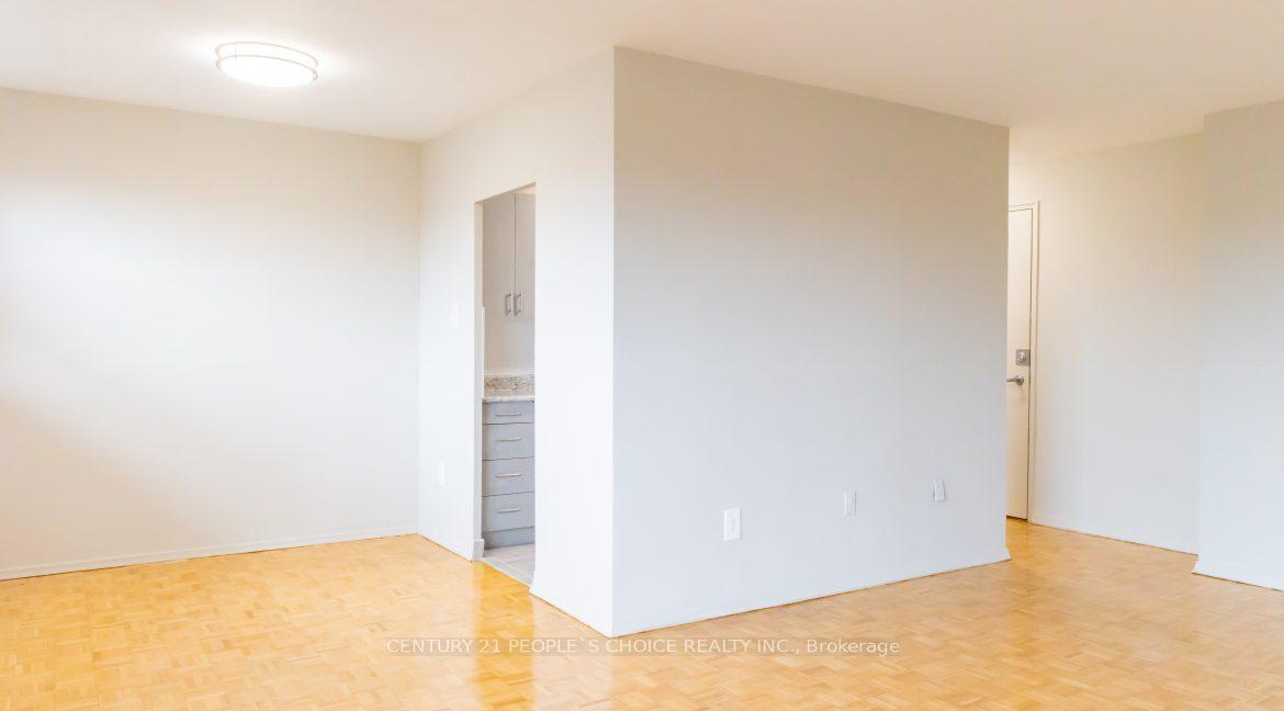 Photo 2 of Unit 309, 1051 Seneca Avenue, Mississauga, Port Credit — HOMEH