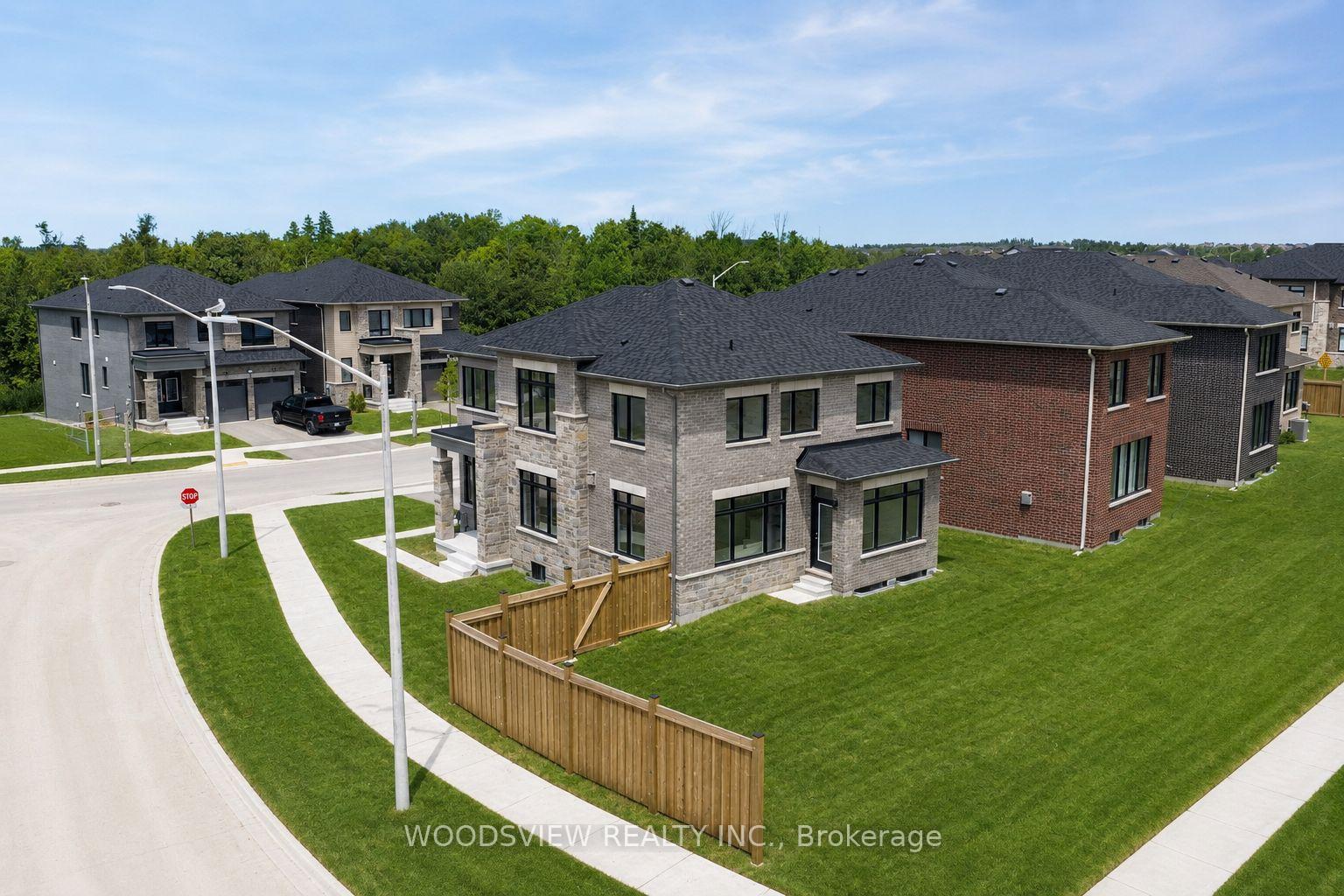 Photo 3 of 91 Thicketwood Avenue, Barrie, Rural Barrie Southeast — HOMEH