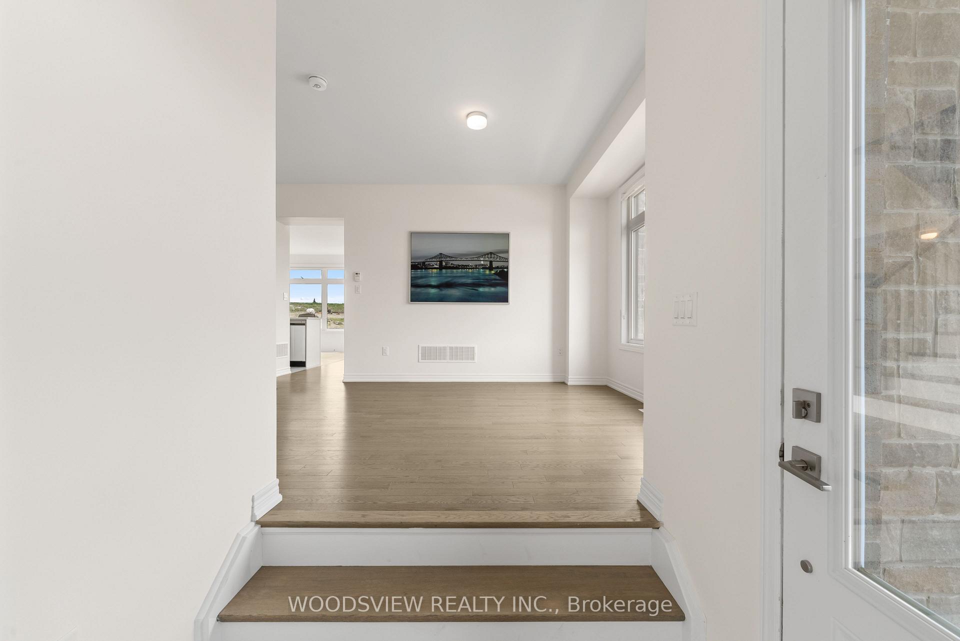 Photo 5 of 91 Thicketwood Avenue, Barrie, Rural Barrie Southeast — HOMEH