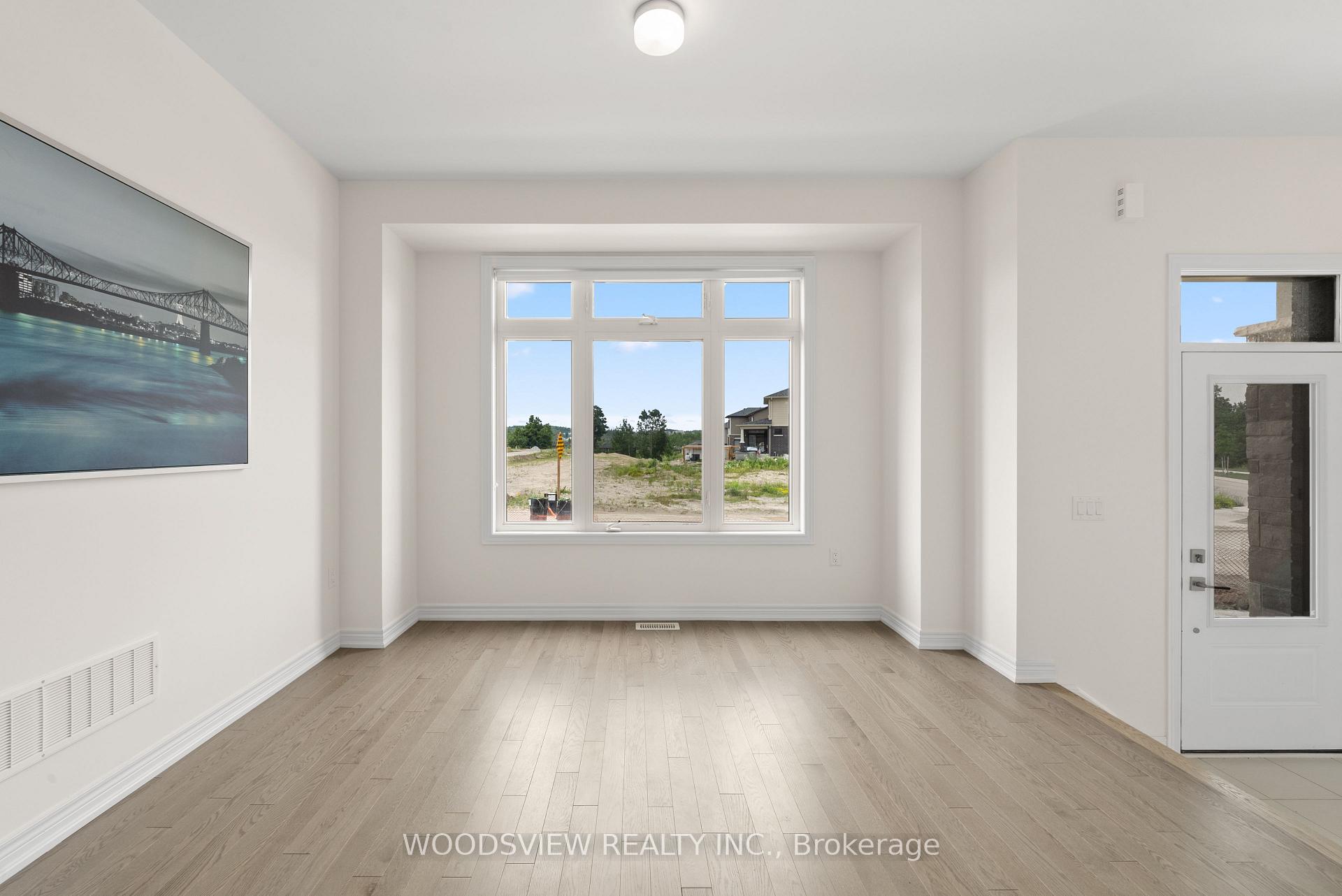 Photo 10 of 91 Thicketwood Avenue, Barrie, Rural Barrie Southeast — HOMEH