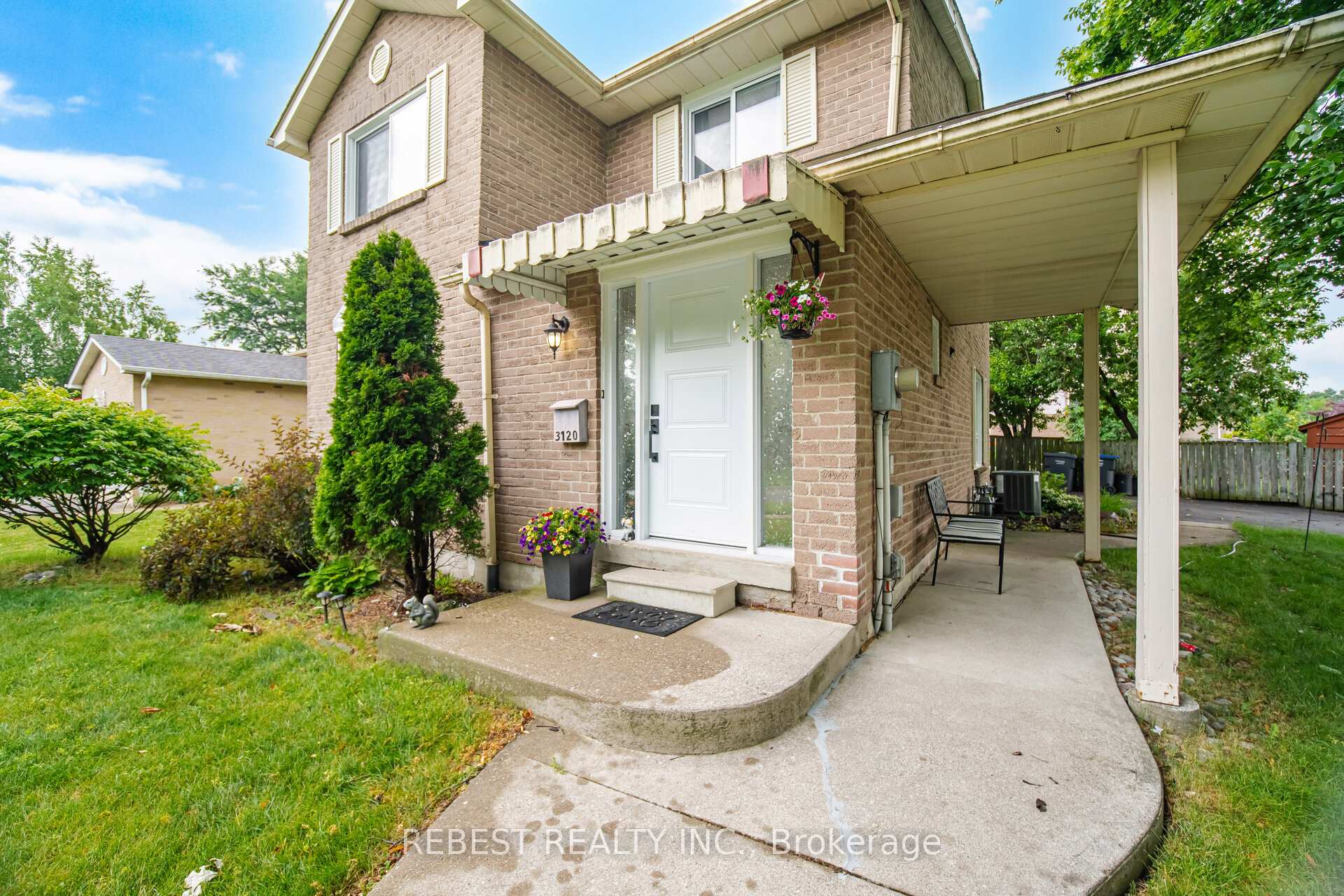 Photo 2 of 3120 Mccarron Crescent, Mississauga, Meadowvale — HOMEH