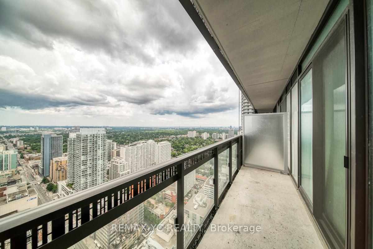Photo 5 of Unit 3810, 8 Eglinton Avenue E, Toronto, Mount Pleasant West — HOMEH