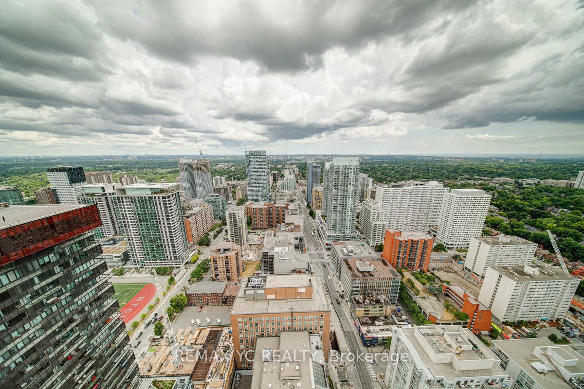 Photo 6 of Unit 3810, 8 Eglinton Avenue E, Toronto, Mount Pleasant West — HOMEH