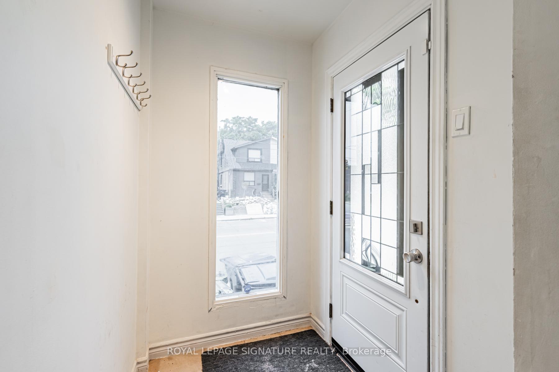 Photo 2 of 573 Coxwell Avenue, Toronto, Woodbine Corridor — HOMEH