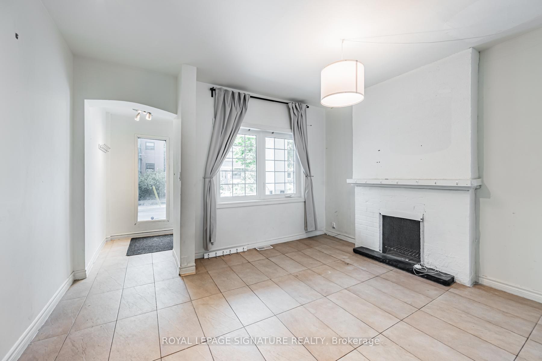 Photo 4 of 573 Coxwell Avenue, Toronto, Woodbine Corridor — HOMEH