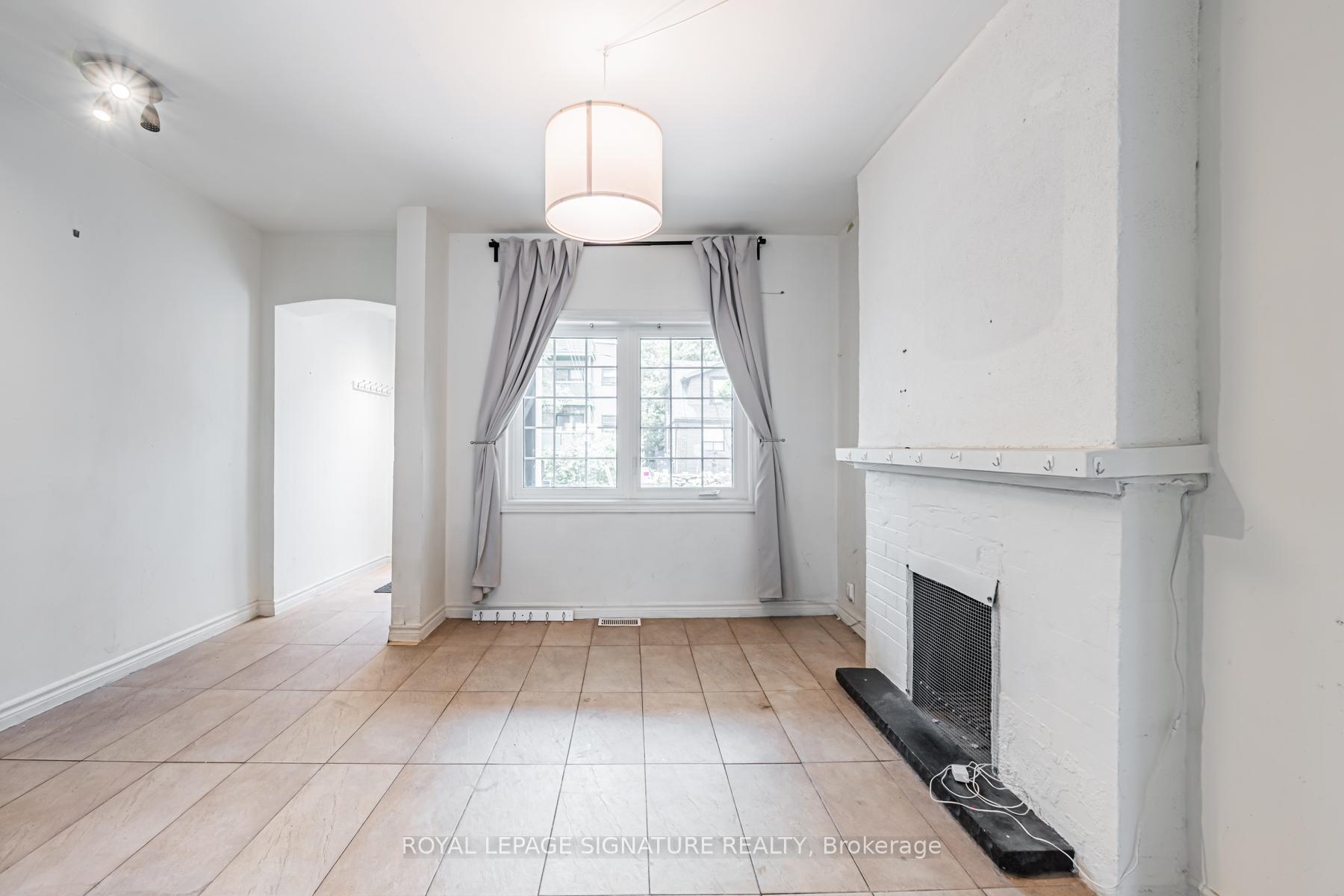 Photo 5 of 573 Coxwell Avenue, Toronto, Woodbine Corridor — HOMEH