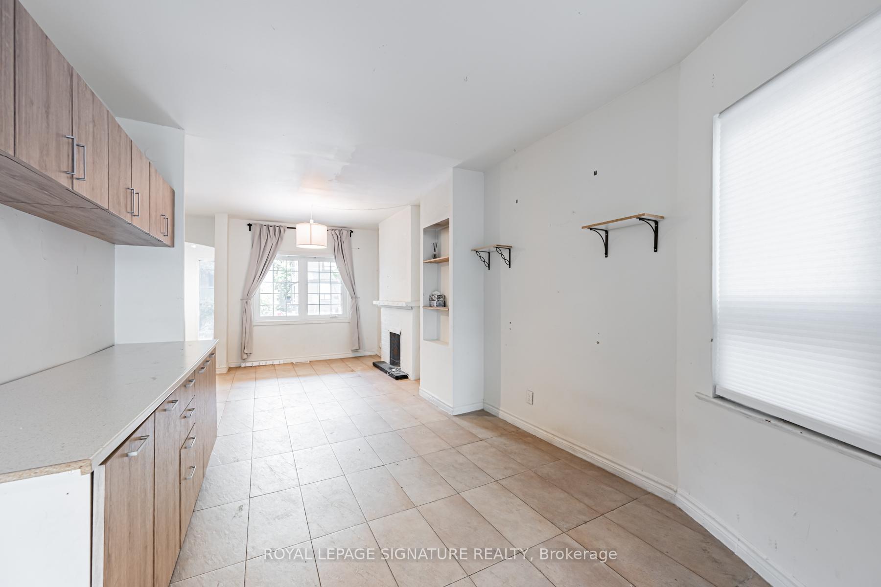 Photo 8 of 573 Coxwell Avenue, Toronto, Woodbine Corridor — HOMEH