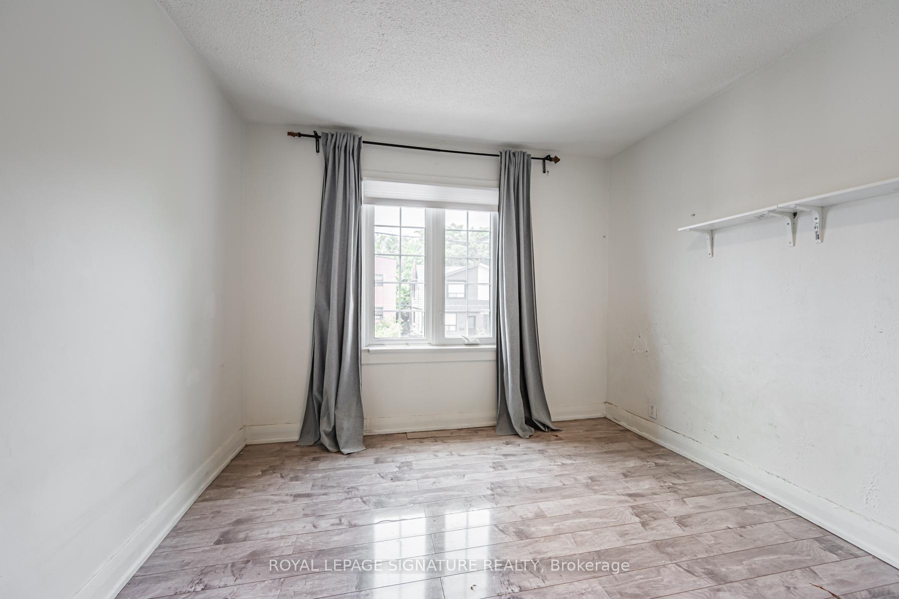 Photo 13 of 573 Coxwell Avenue, Toronto, Woodbine Corridor — HOMEH